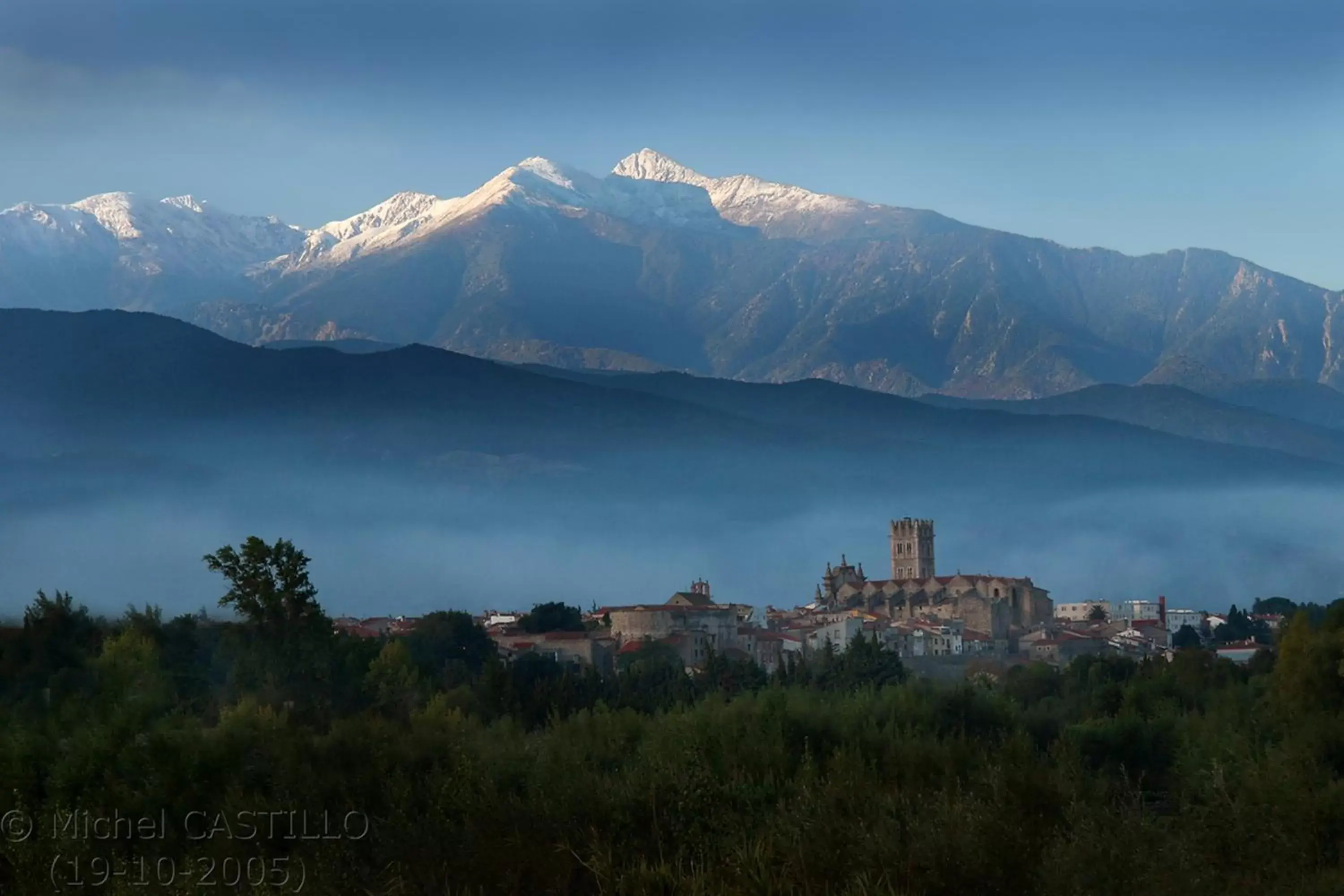 Mountain view in Kyriad Perpignan Sud