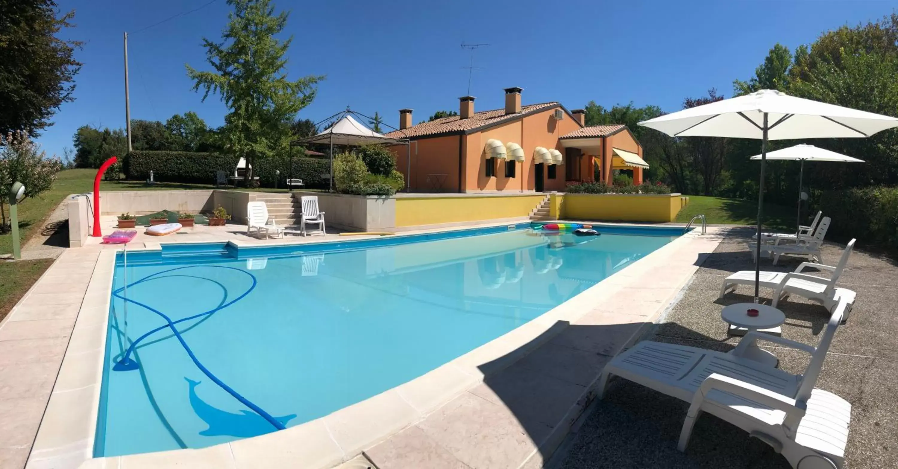 Property building, Swimming Pool in Villa Fior di Robinia