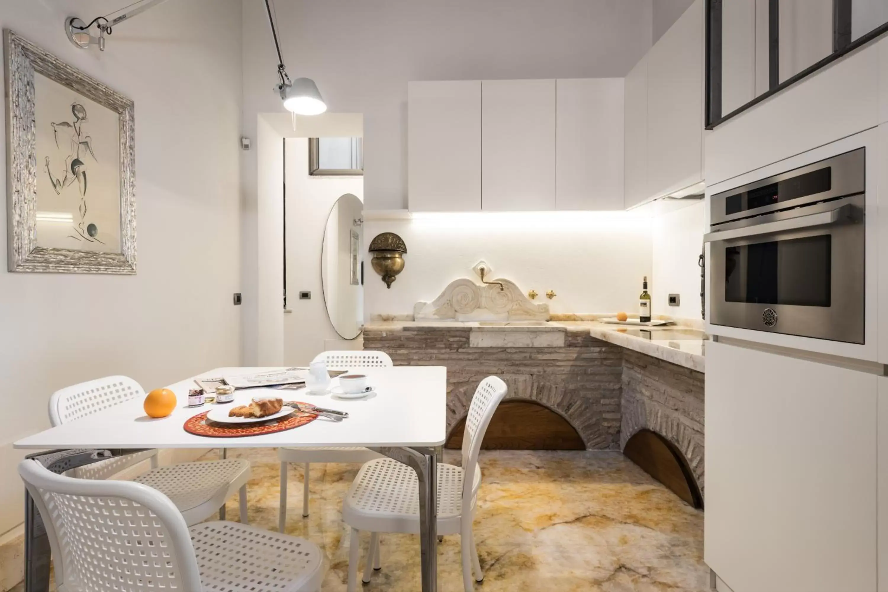 Kitchen or kitchenette, Dining Area in Palazzo Delle Pietre - Luxury Apartments