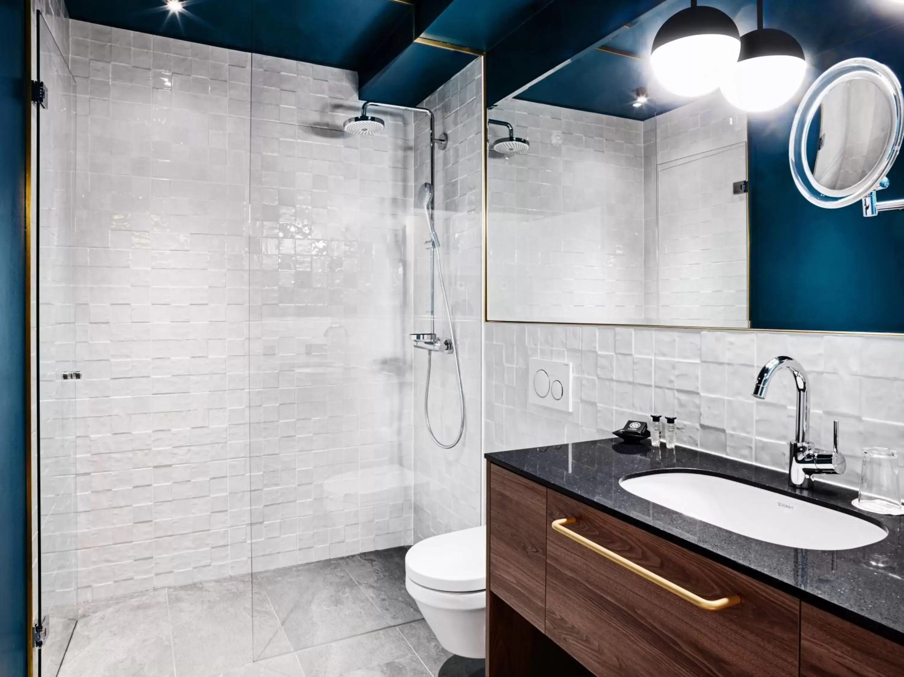 Bathroom in STAGE 12 Hotel by Penz