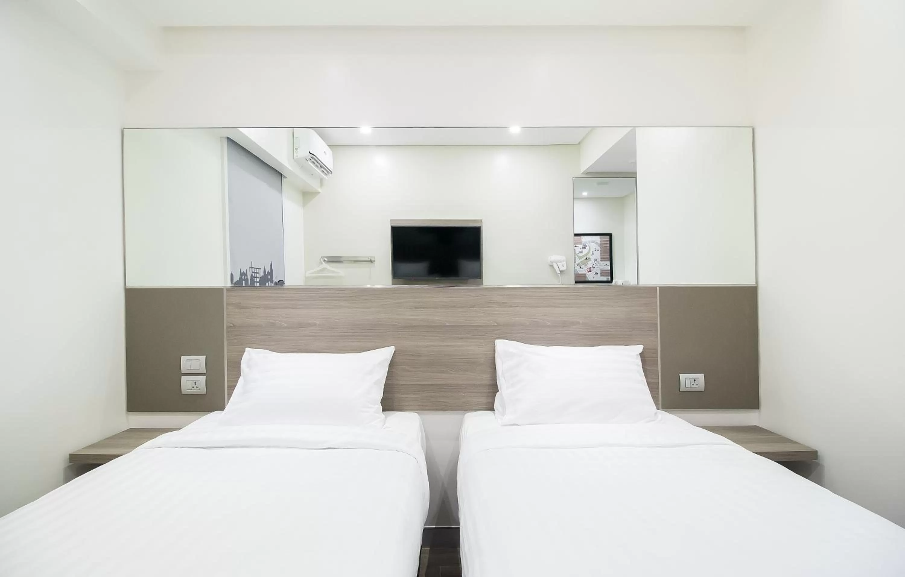 Bed in Red Planet Manila Binondo