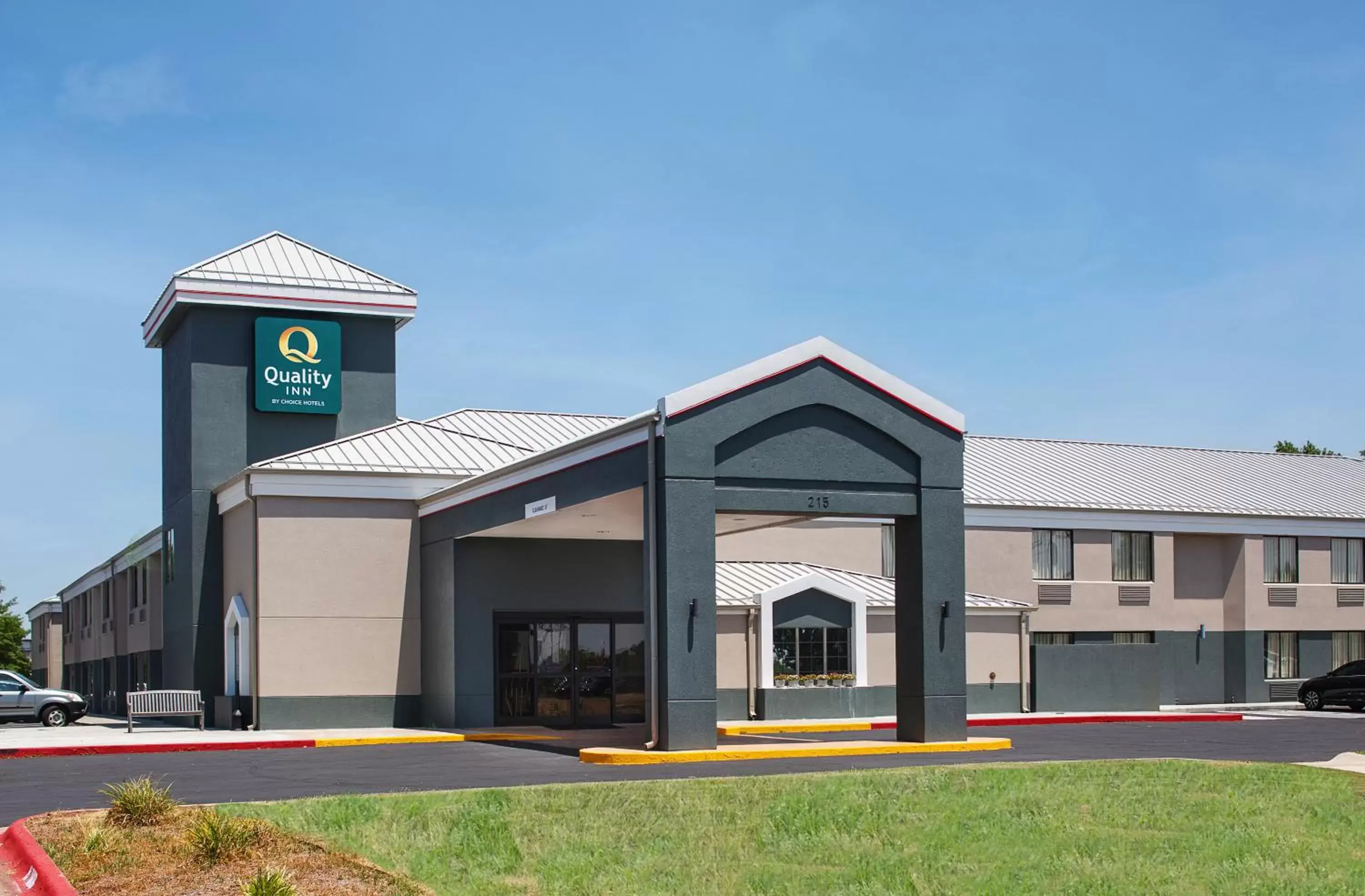 Property Building in Quality Inn Bentonville-Rogers