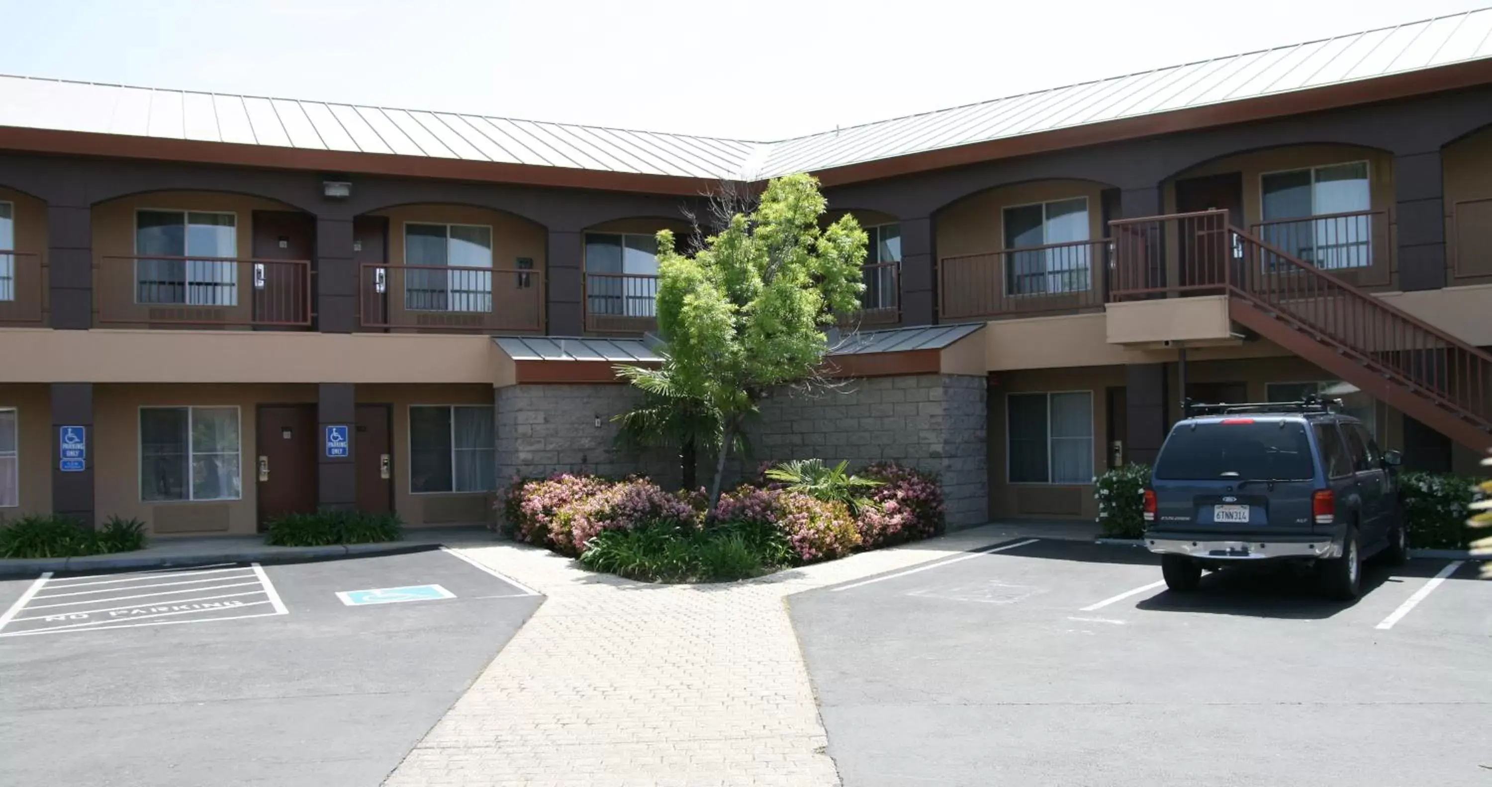 Facade/entrance, Property Building in Days Inn by Wyndham Rocklin/Sacramento