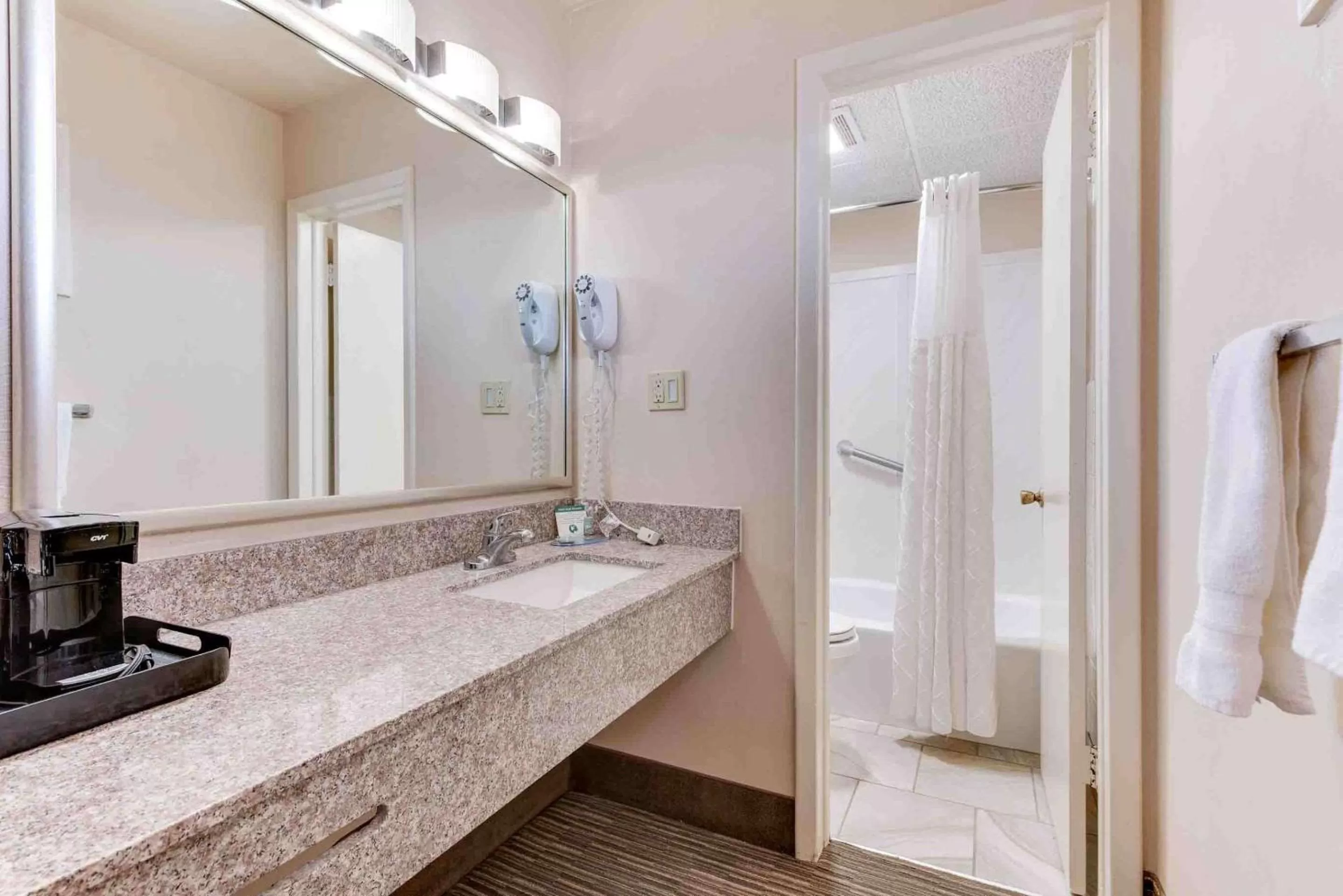 Bathroom in Best Western Movie Manor