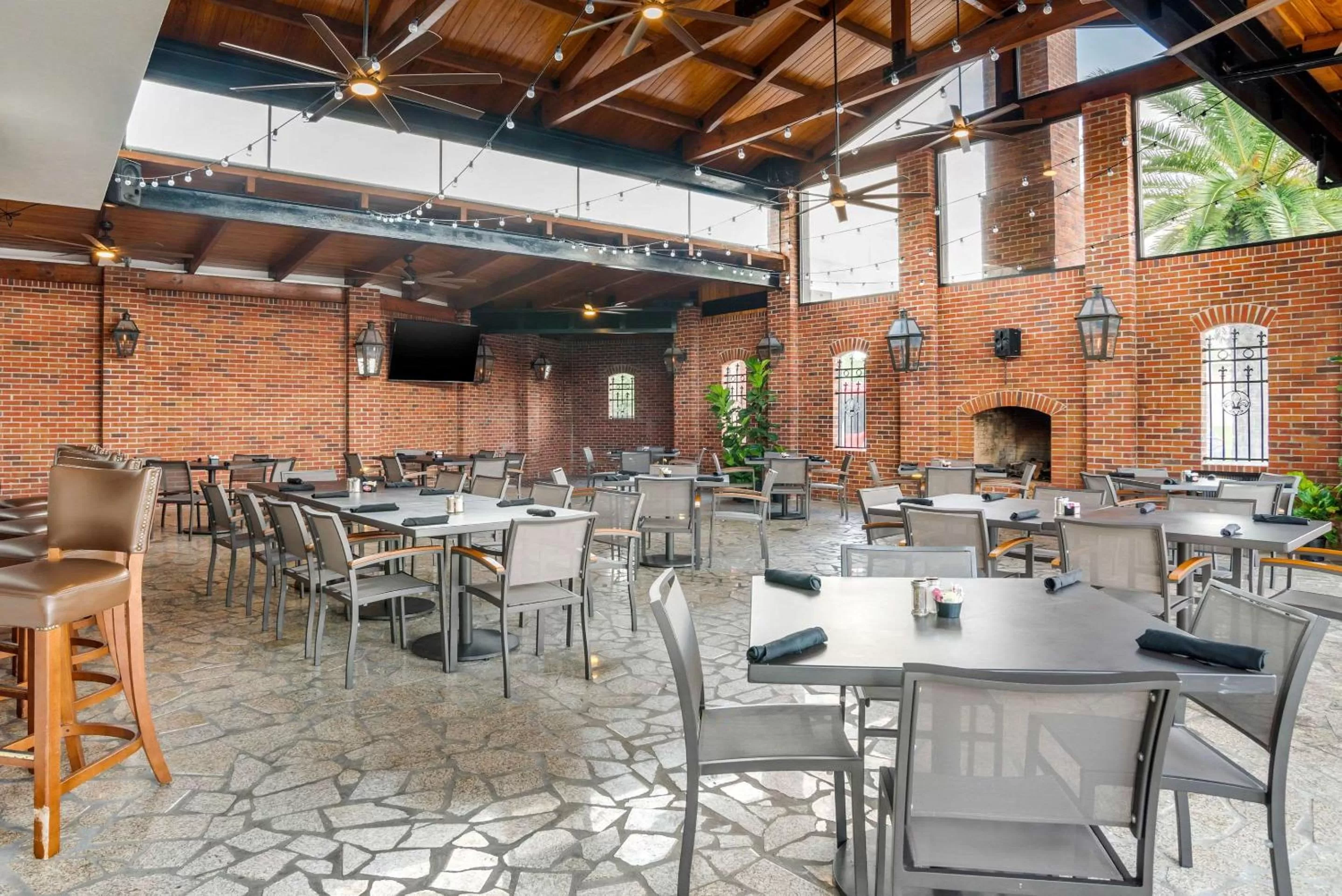 Restaurant/places to eat in Clarion Inn Conference Center