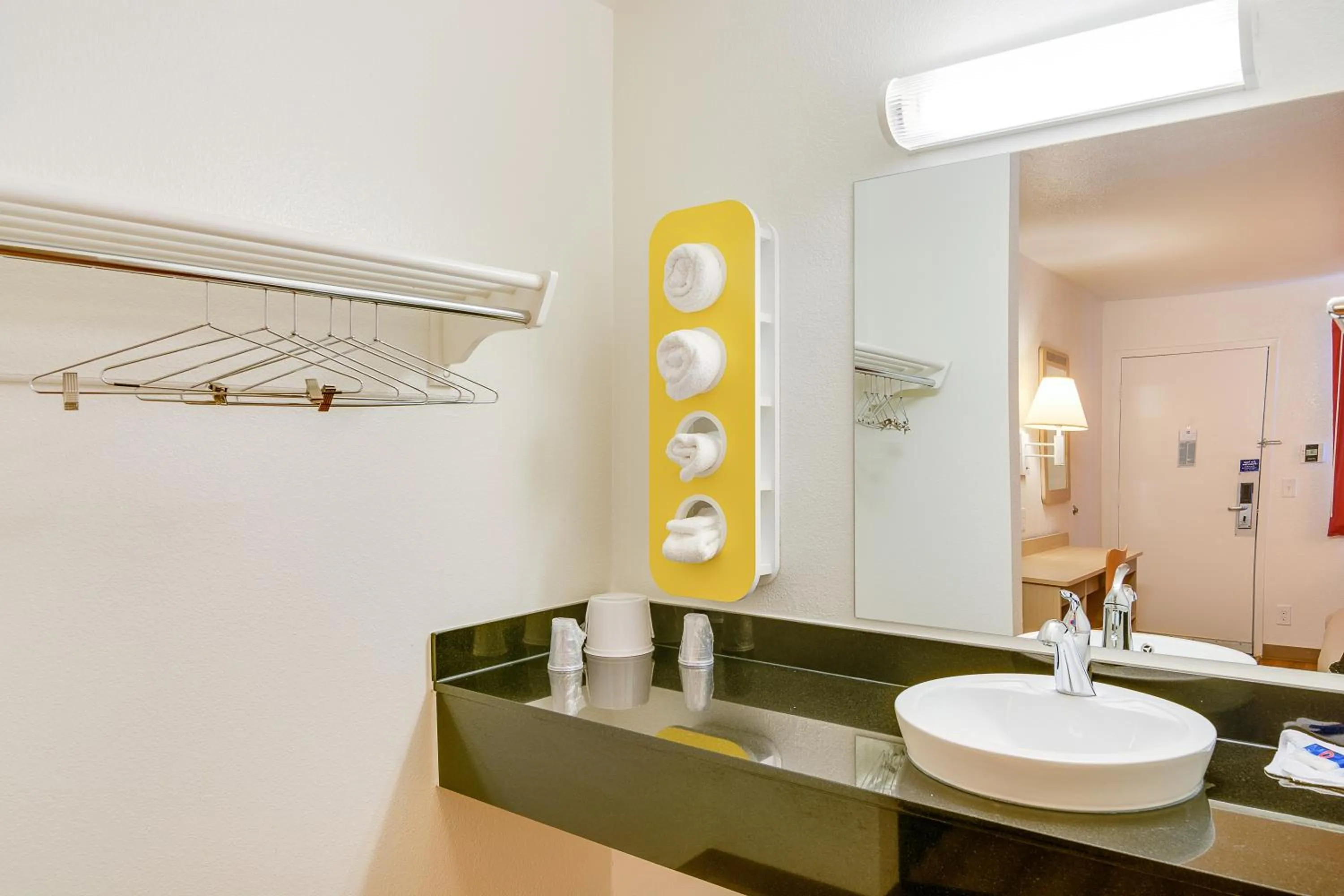 Bathroom in Motel 6-Rolling Meadows, IL - Chicago Northwest