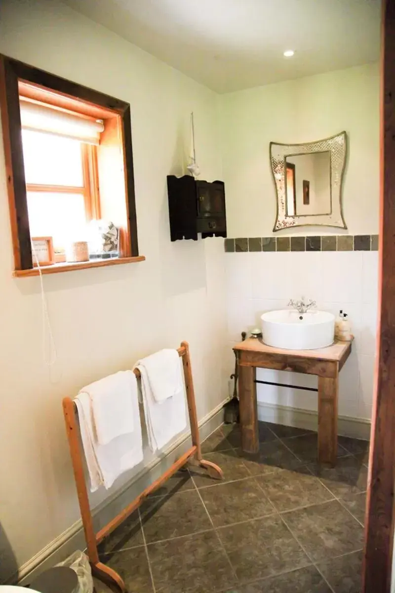 Shower, Seating Area in Wilderness B&B 3 Self Contained Rooms Nr Sissinghurst