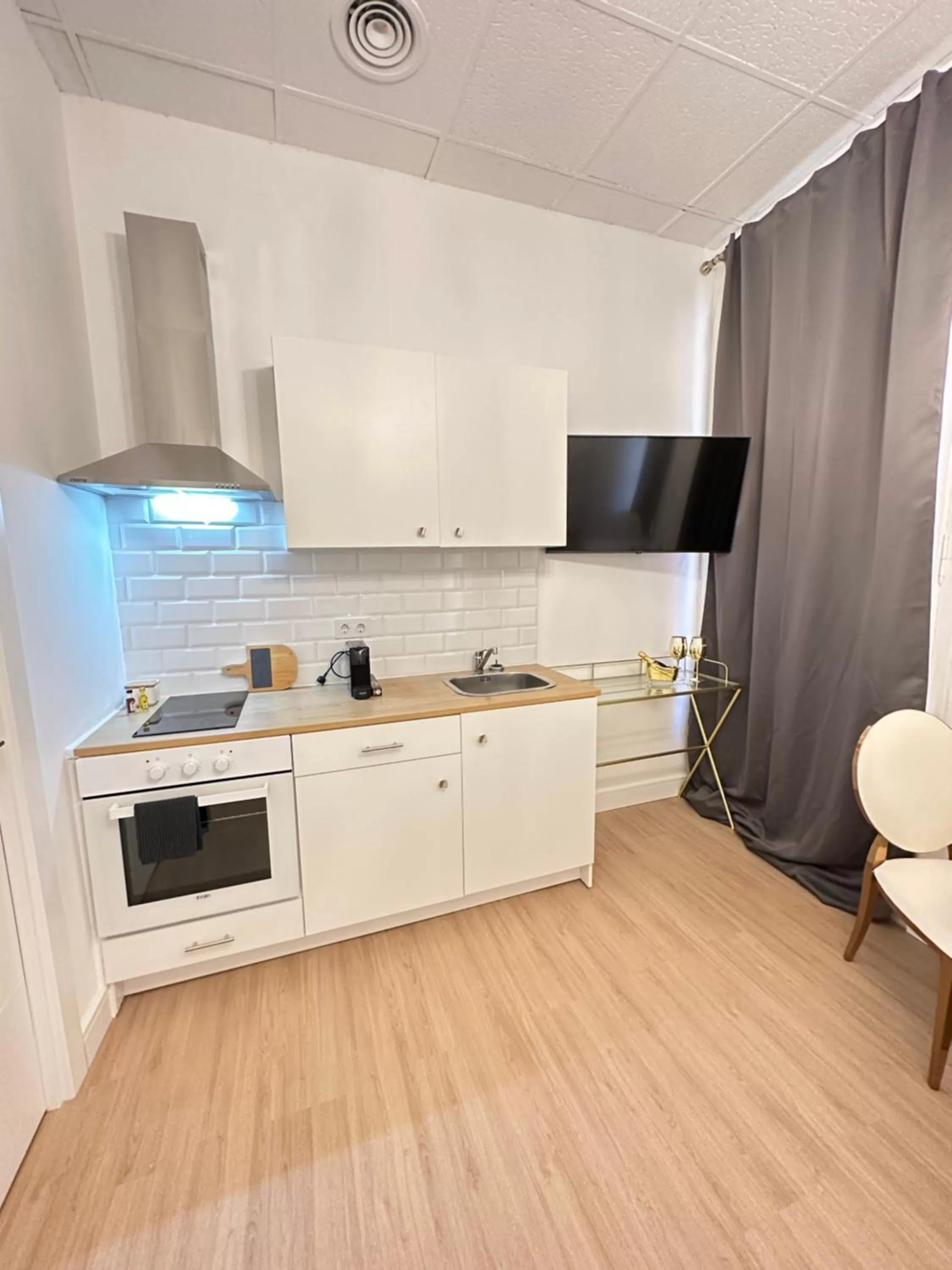 TV and multimedia, Kitchen/Kitchenette in Siboni Luxury Rooms - Adults Only