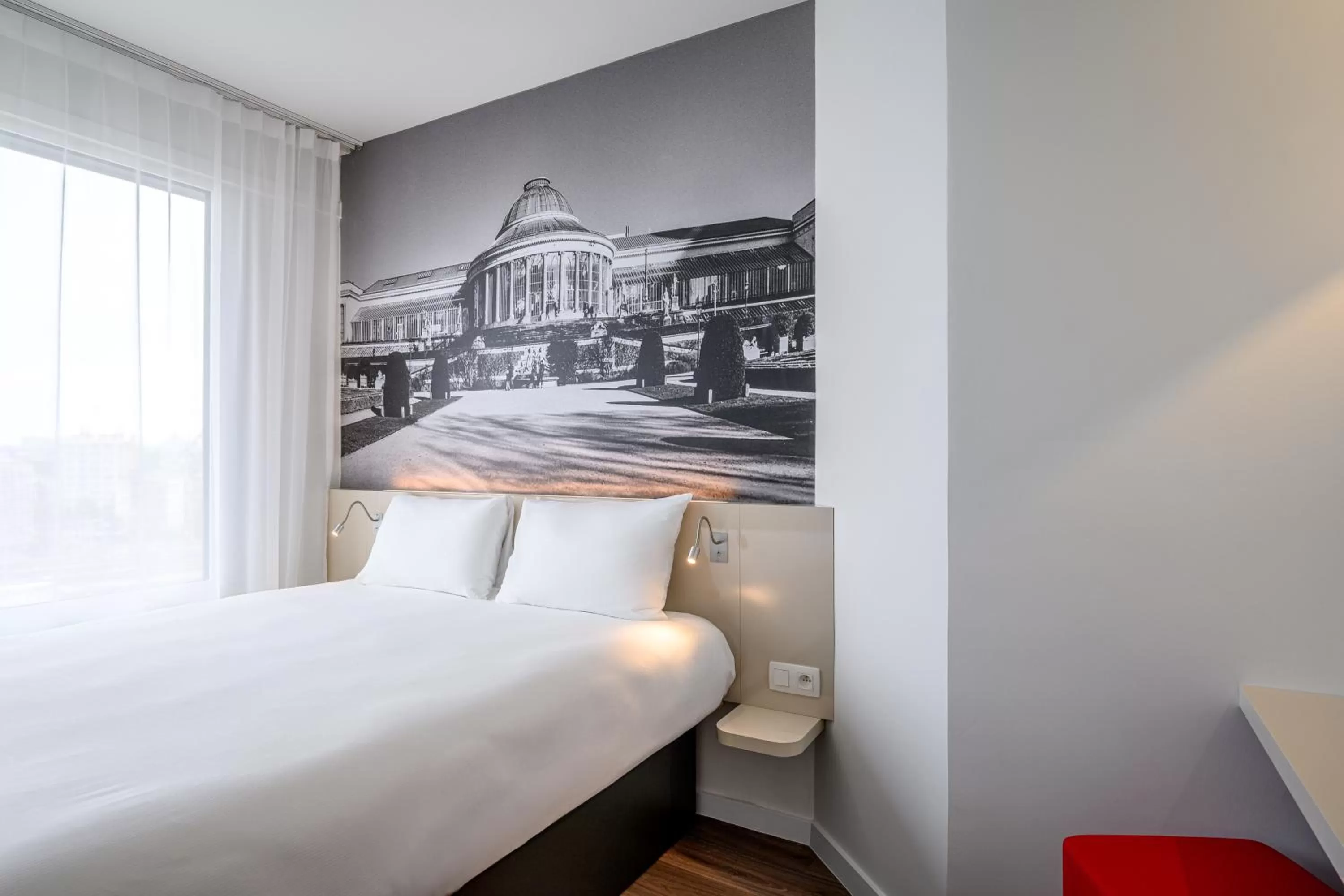 Photo of the whole room, Bed in B&B HOTEL Brussels Centre Gare du Midi
