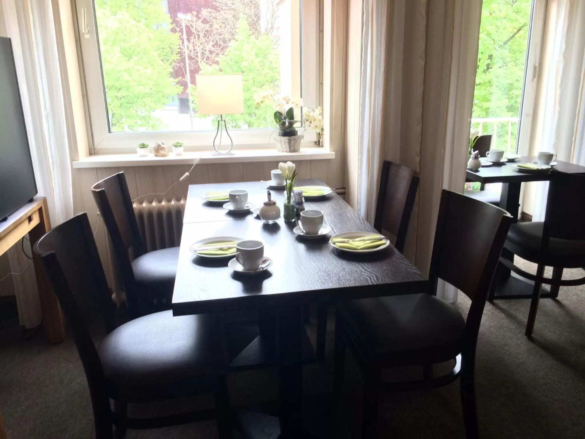 Restaurant/places to eat in Hotel Imperial