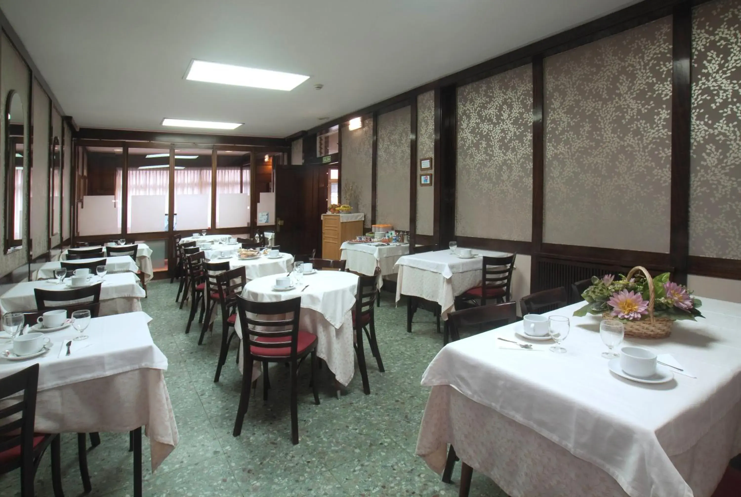 Restaurant/places to eat in Hotel Castilla Restaurant/places to eat in Hotel Castilla