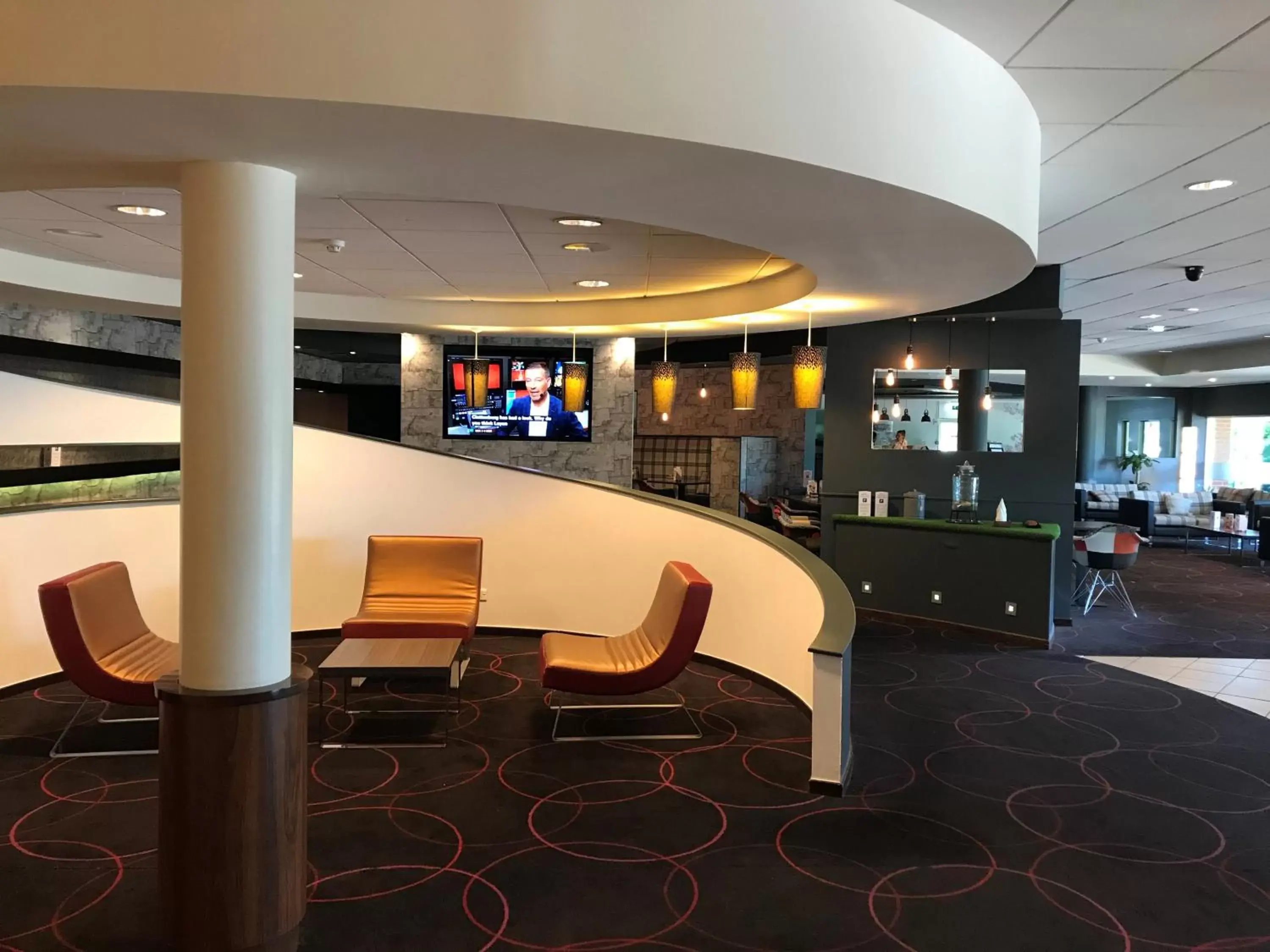 Restaurant/places to eat, Lounge/Bar in Novotel Milton Keynes