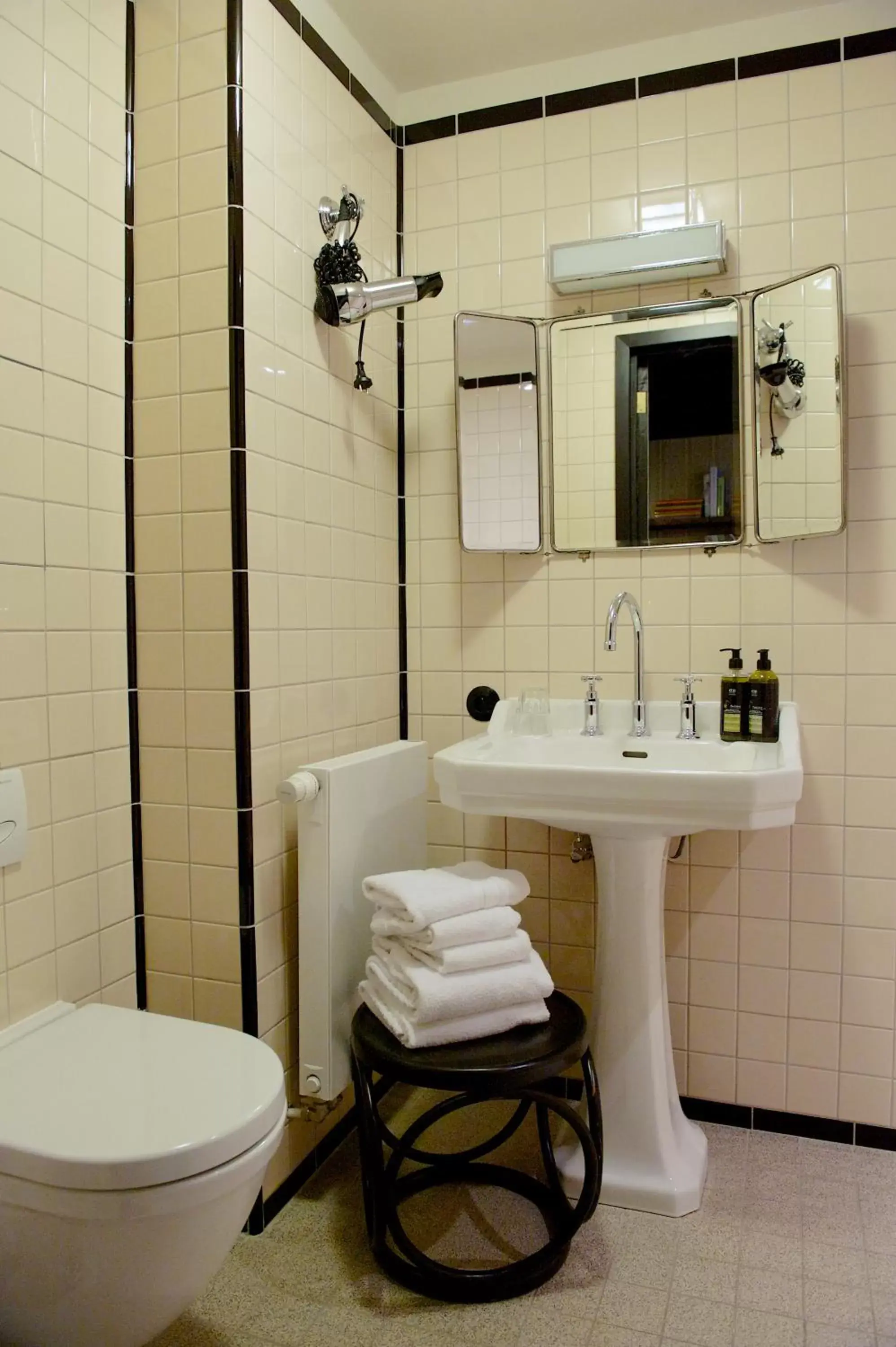 Bathroom in Le Berger Hotel