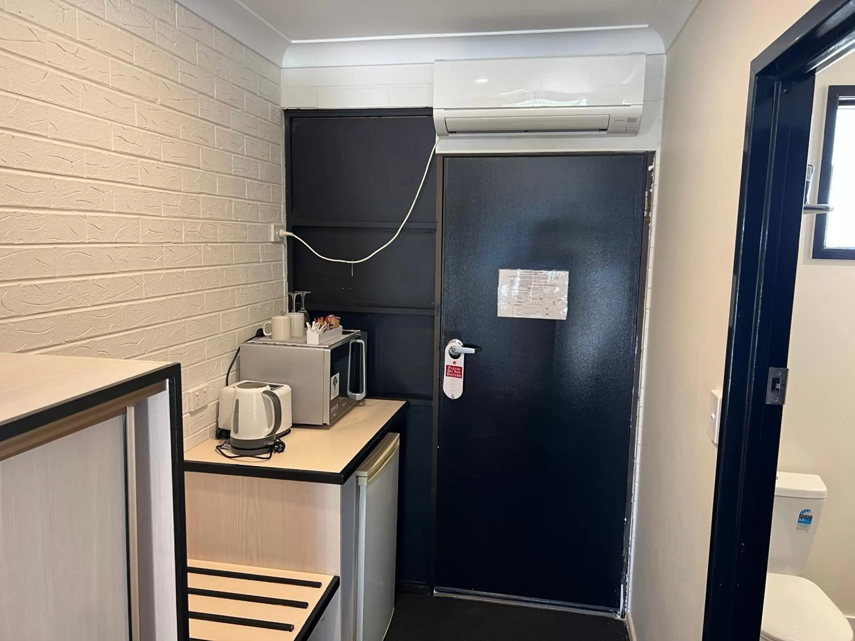 Coffee/Tea Facilities in Albert Park Motor Inn-KING BED IN EVERY ROOM-RENOVATED 2022