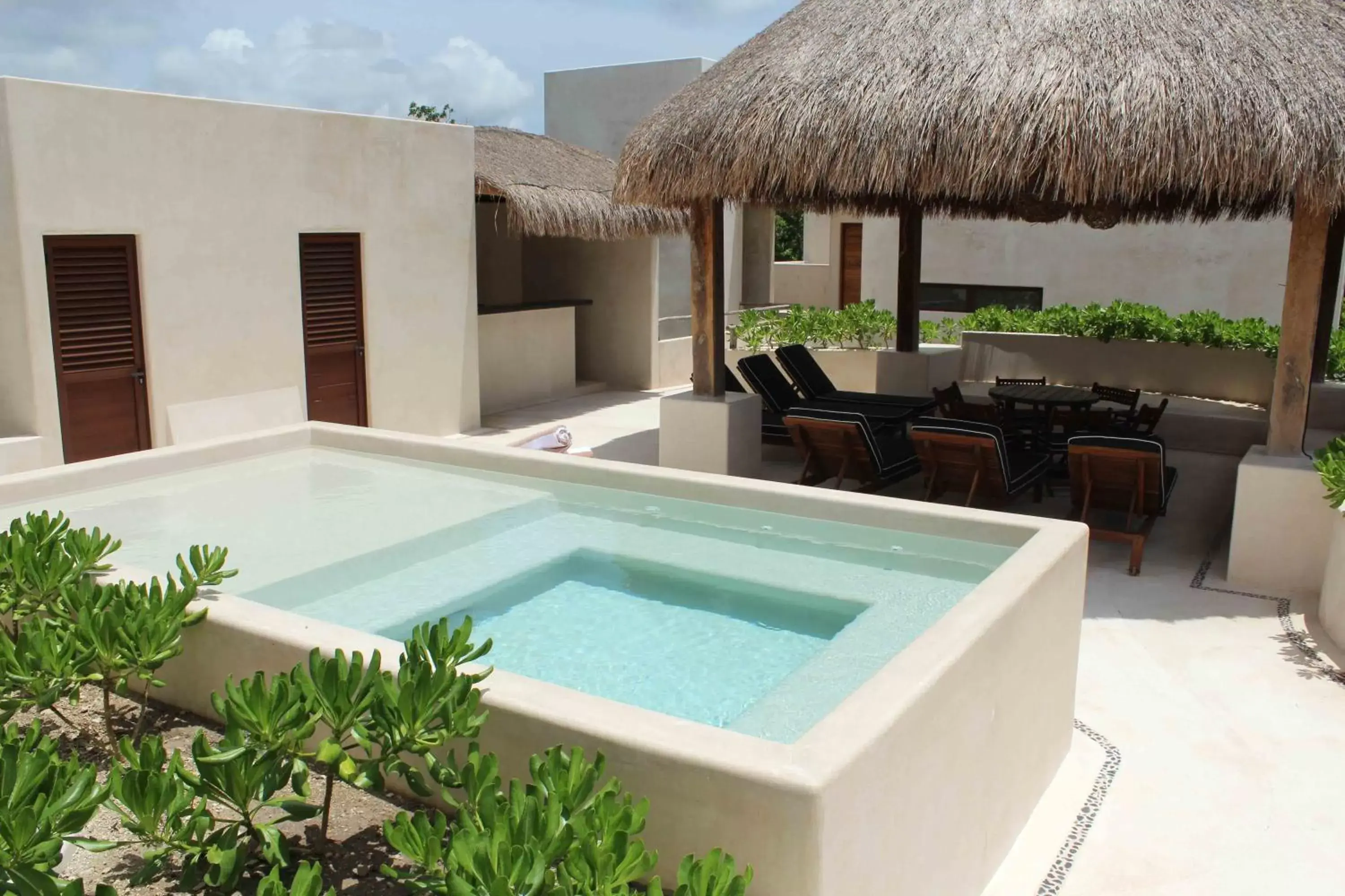 Hot Tub, Swimming Pool in Niwa Tulum Luxury Suites