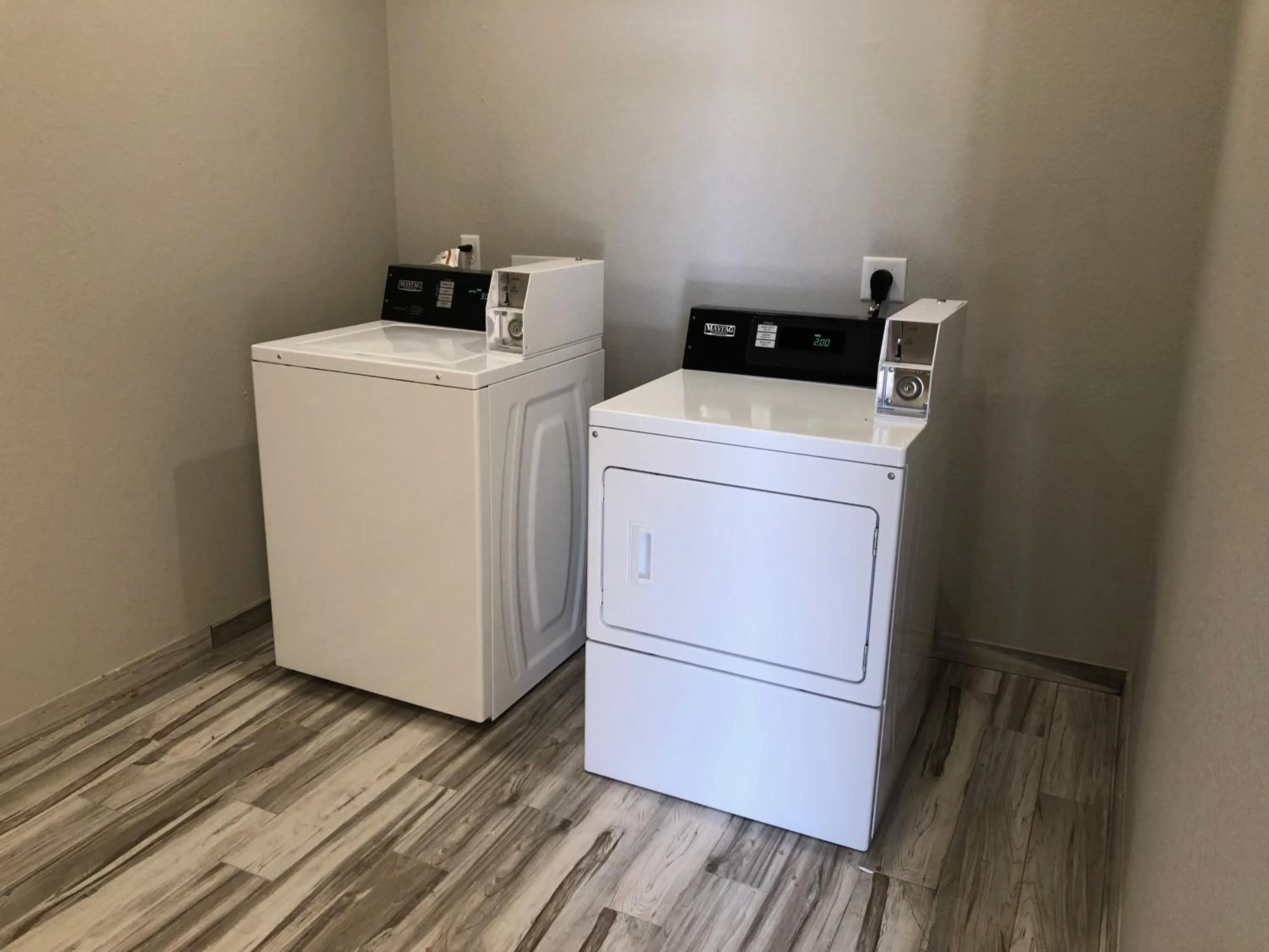 laundry in Crystal Inn Downtown