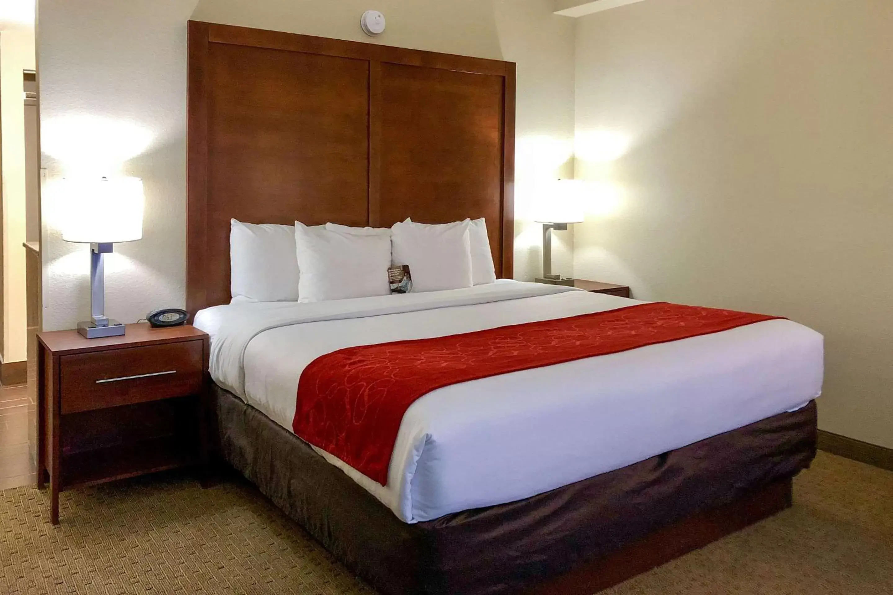 Photo of the whole room, Bed in Vista Suites Hotel Near Island Drive And Convention Center