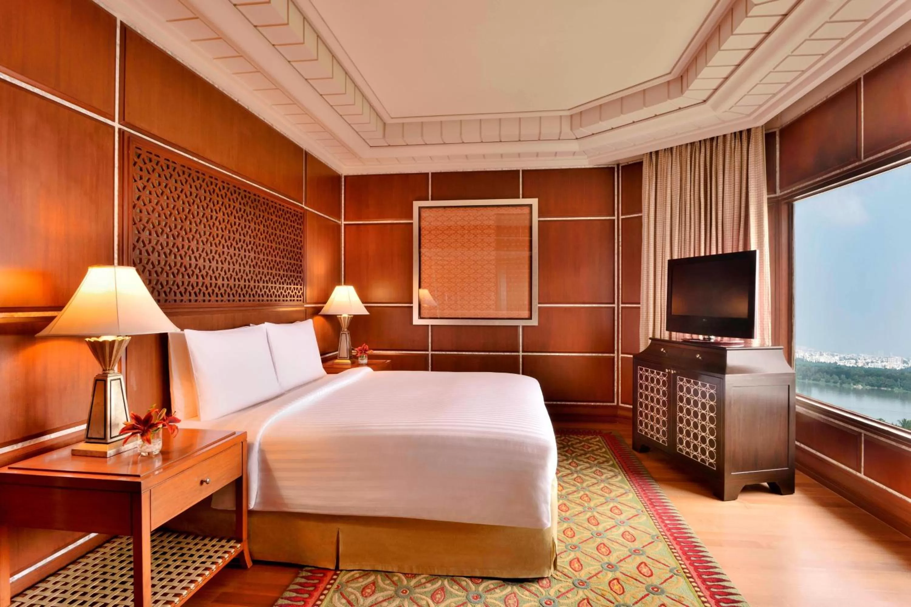 Bedroom, Bed in Hyderabad Marriott Hotel & Convention Centre