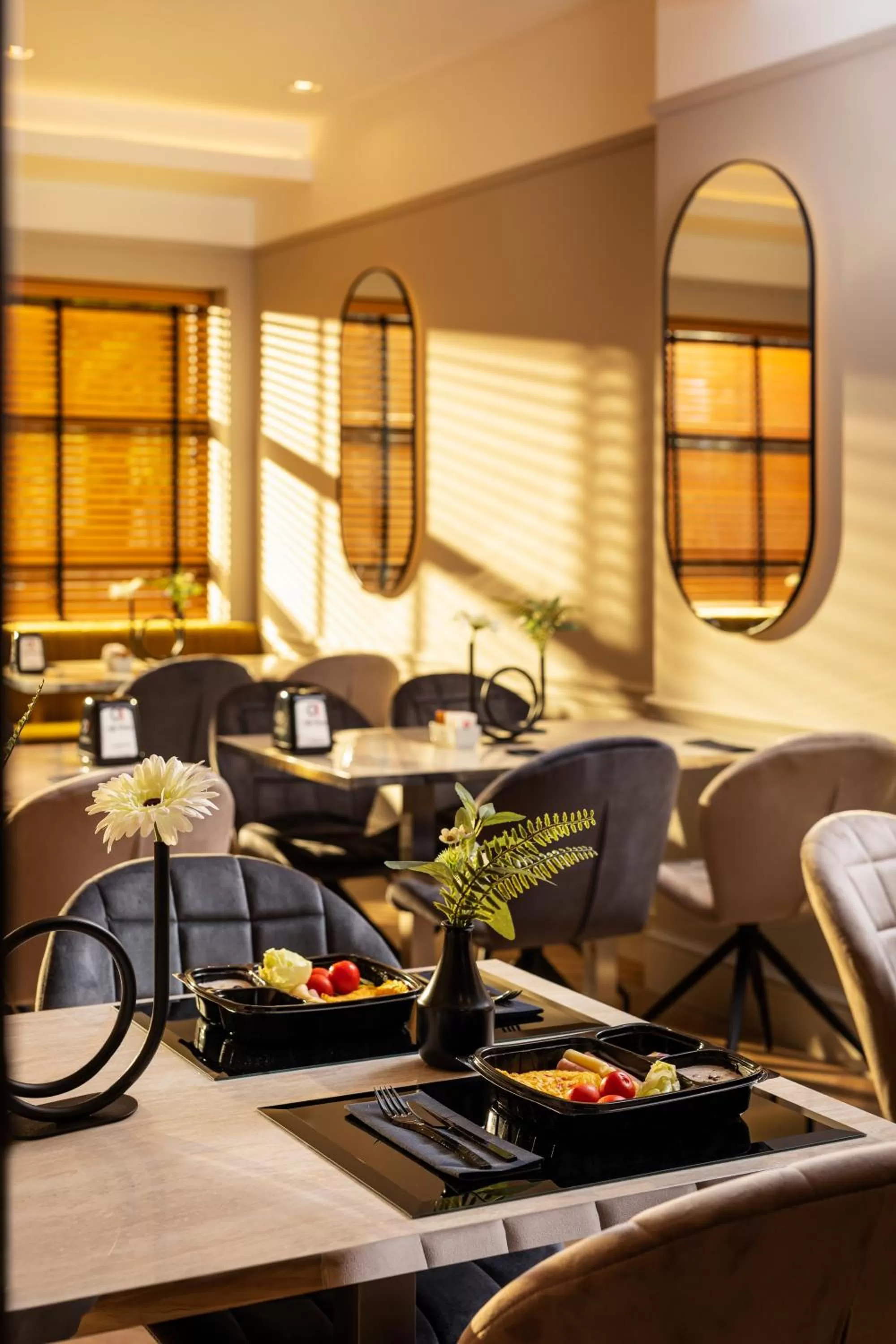 Restaurant/places to eat in -- ESTE PARK HOTEL -- part of Urban Chic Luxury Design Hotels - Parking & Compliments - next to Shopping & Dining Mall Plovdiv