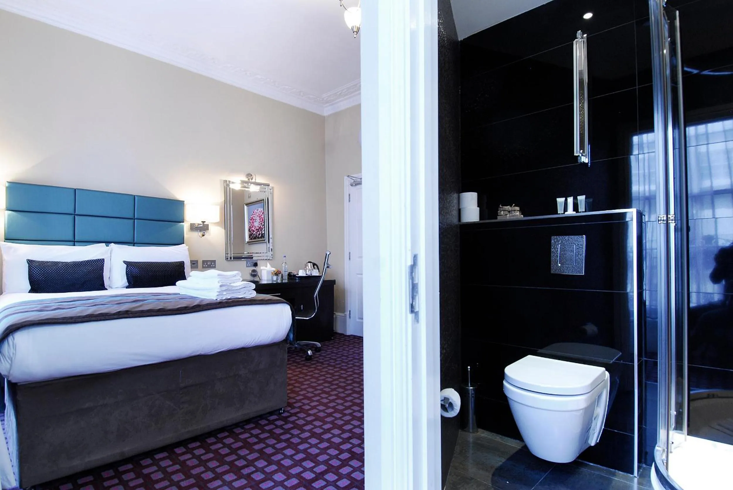Bathroom, Bed in Astors Belgravia