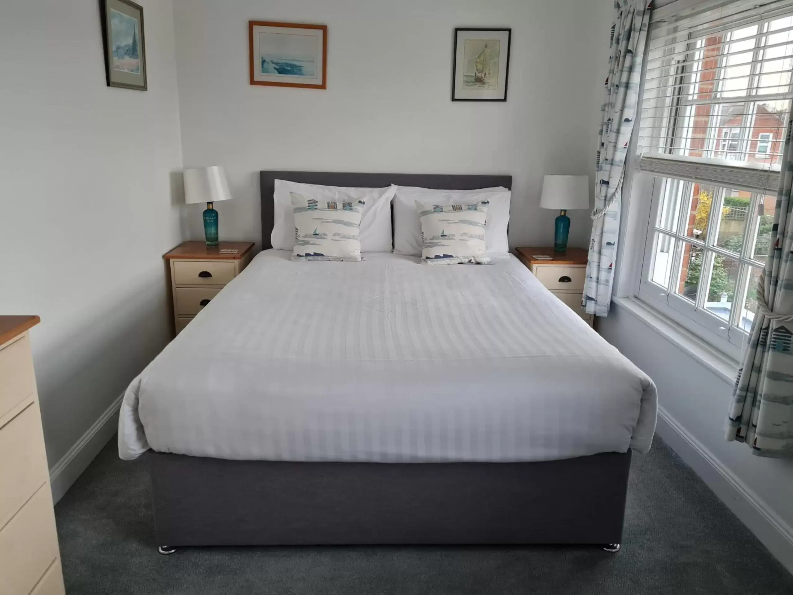 Deluxe Double Room in Endeavour House