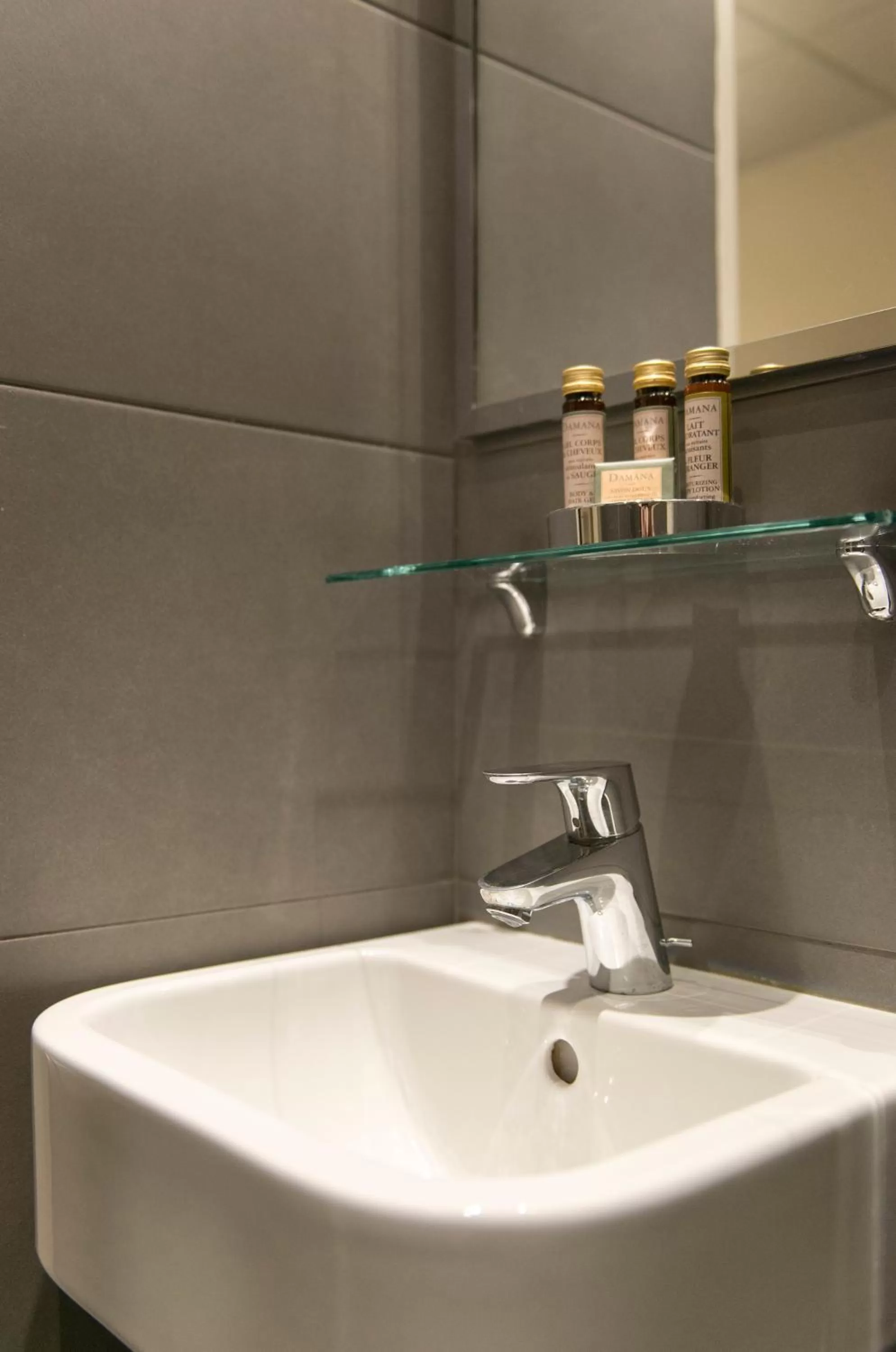 Bathroom in Hotel Corona -Rodier-