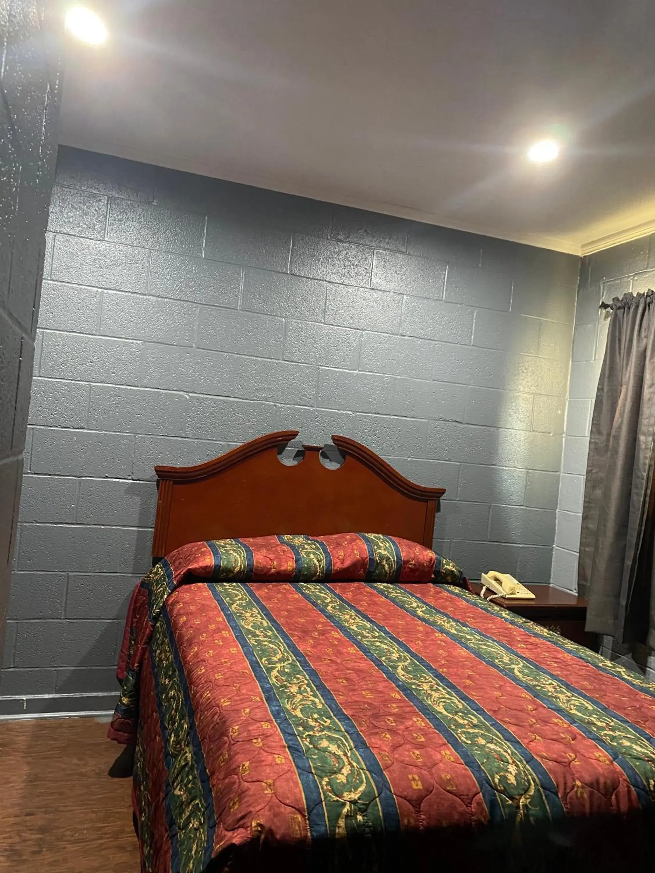 Bed in Budget Inn