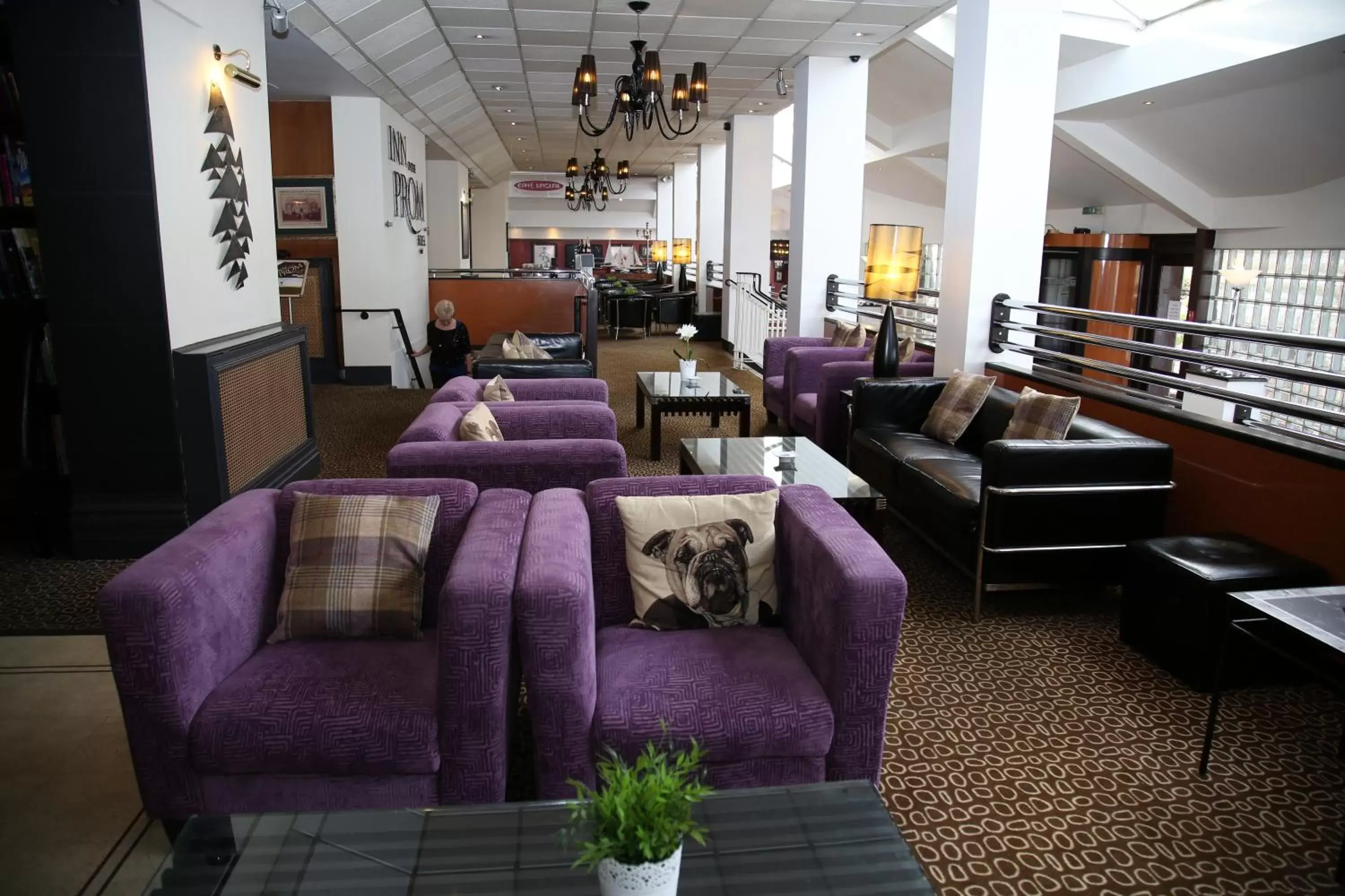 Lounge or bar in Inn On The Prom At The Fernlea Hotel