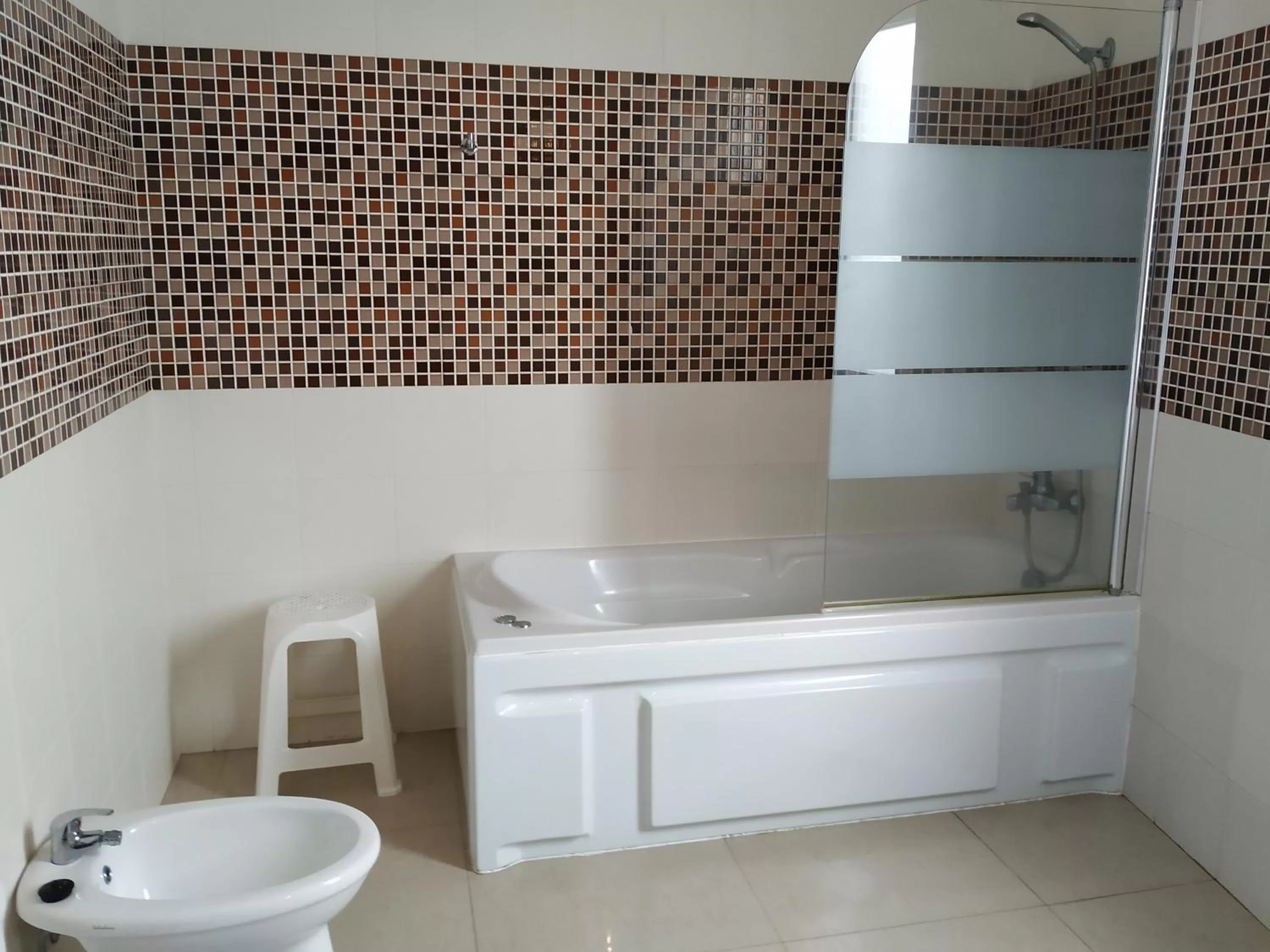 Bathroom in Costa & Isaias Apartamentos