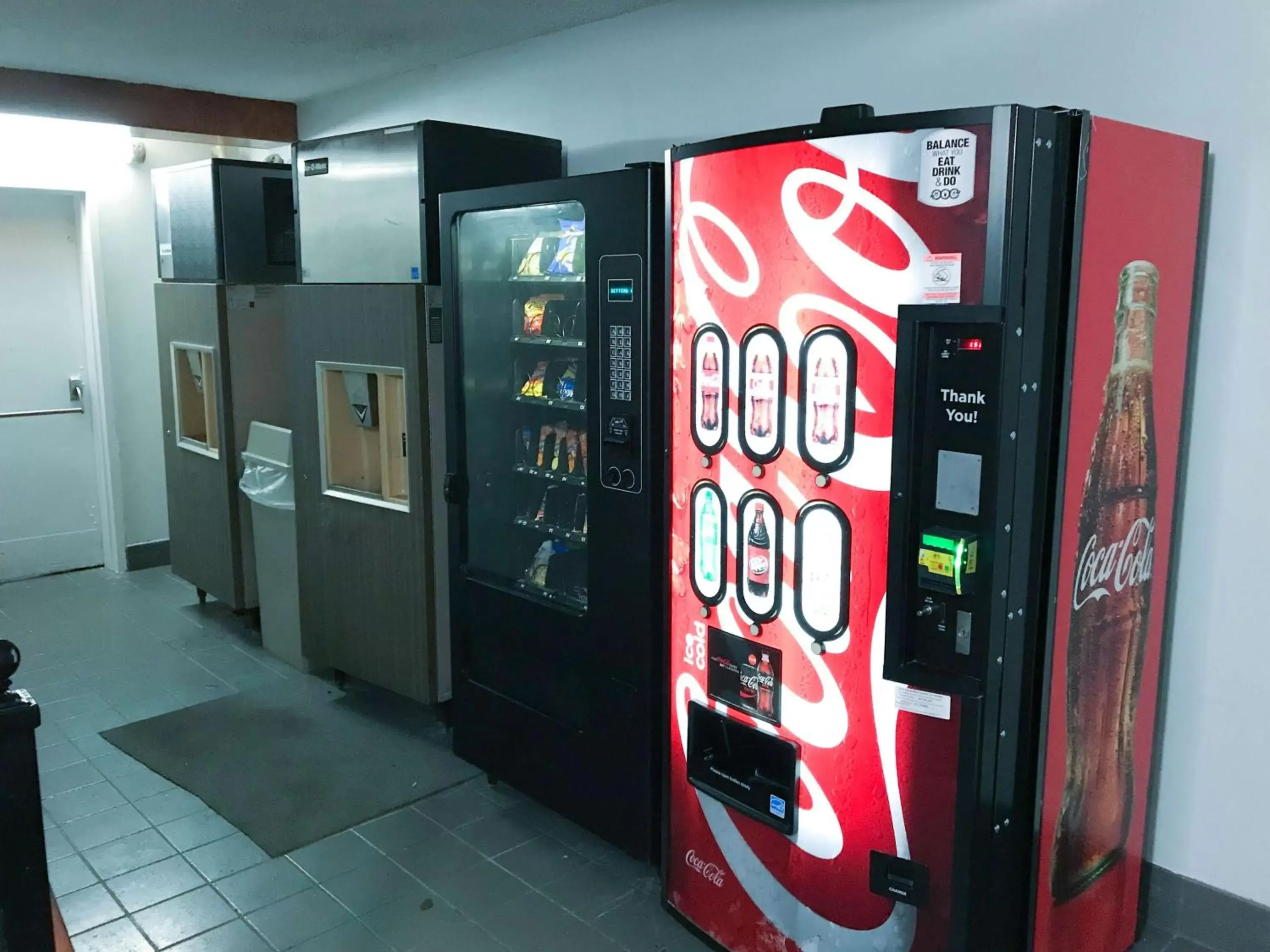 vending machine, Supermarket/Shops in Studio 6 Suites Tupelo, MS