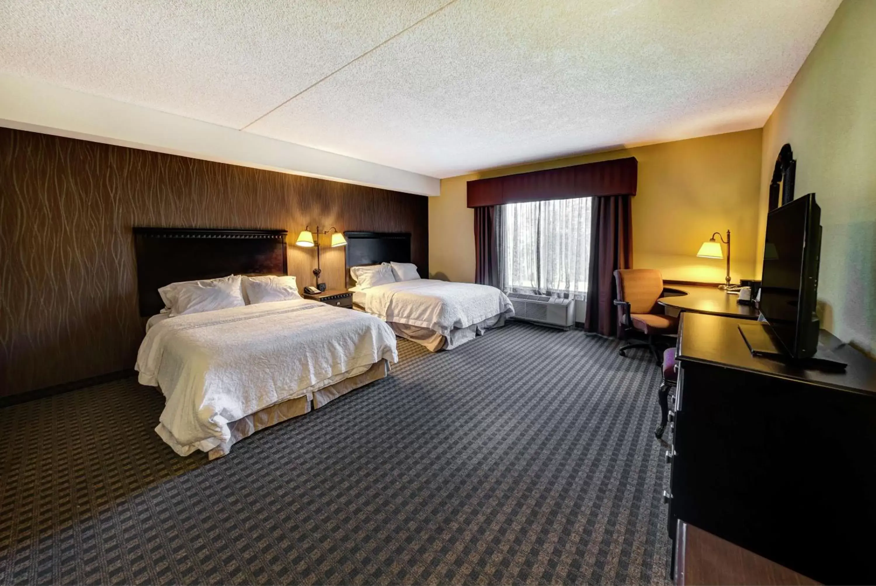 Bed in Hampton Inn & Suites Chadds Ford