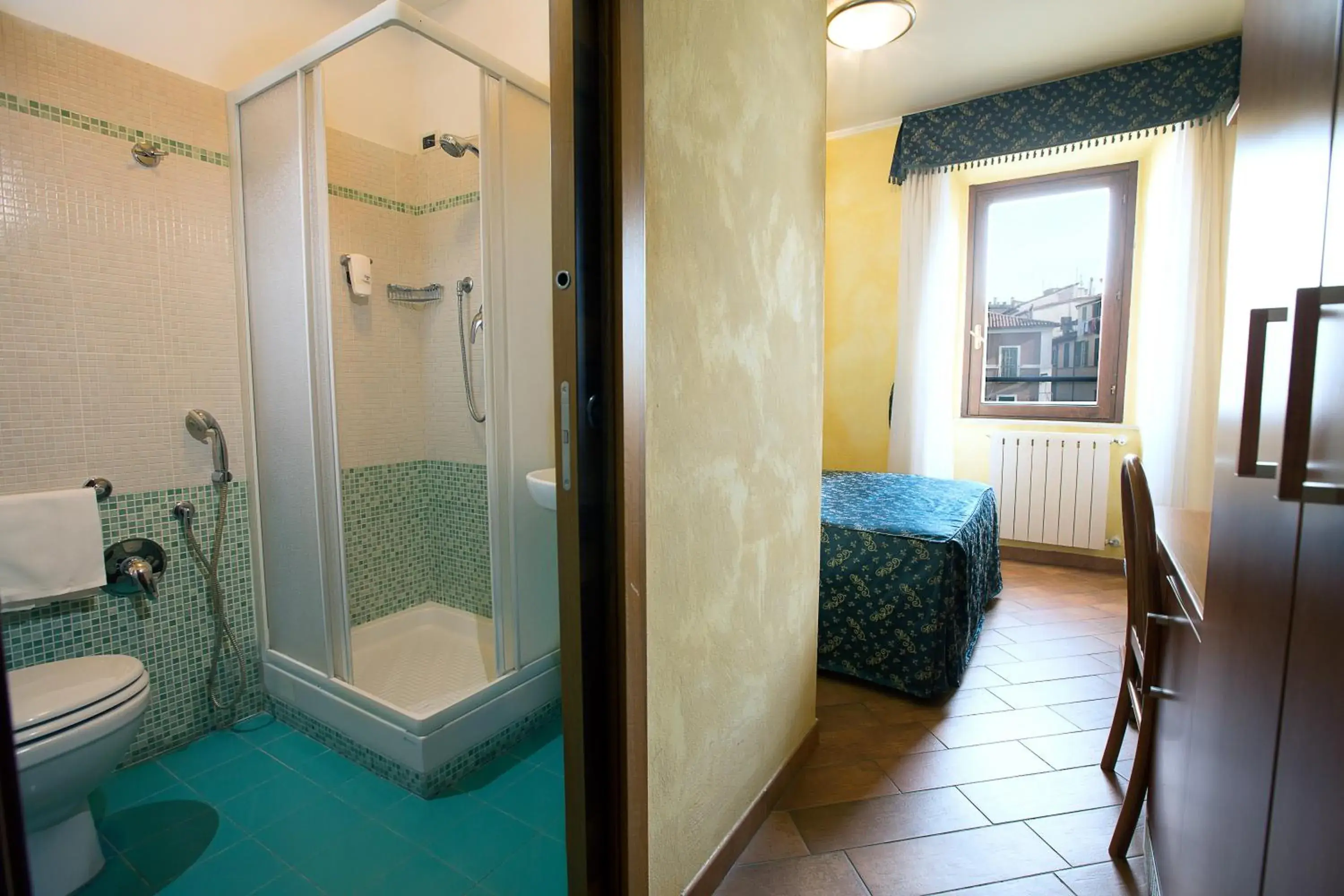 Bathroom in Albergo Dei Leoni