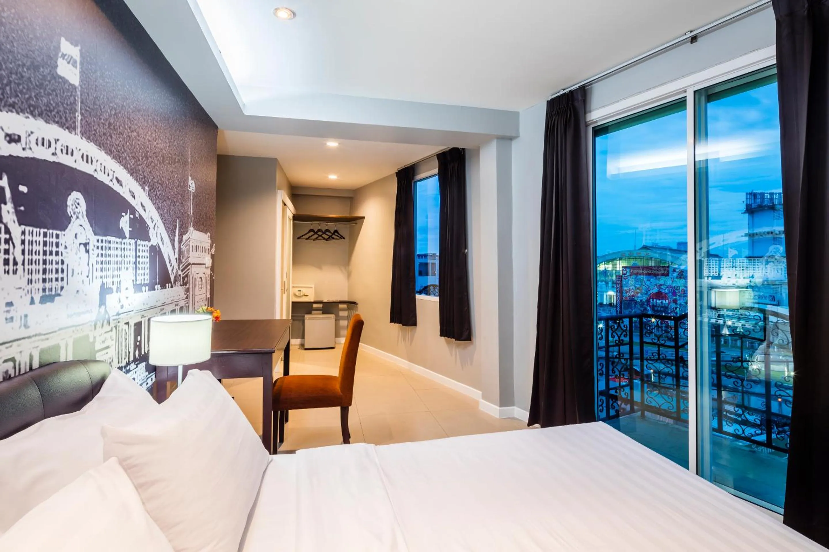 Bedroom, Bed in At Hua Lamphong Hotel