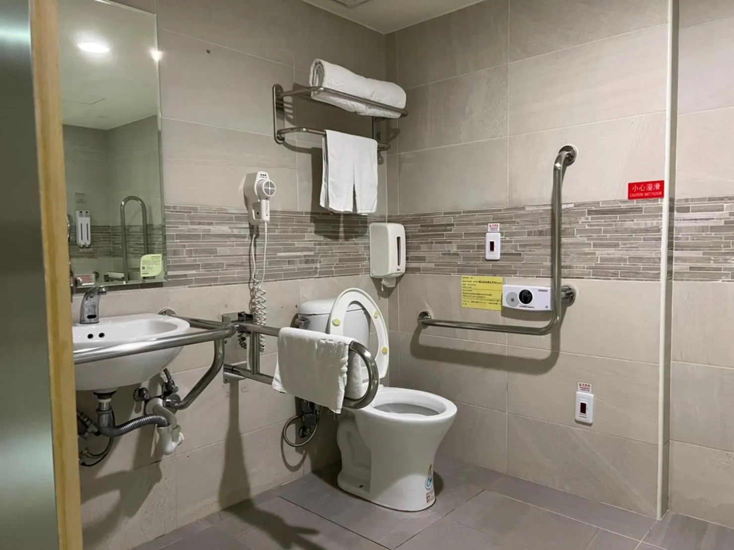 Toilet in XinsheHotel - Chungli