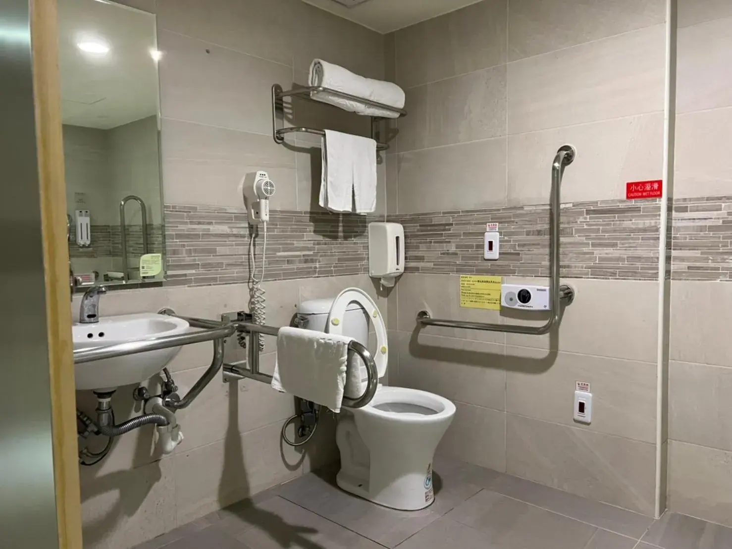 Queen Accessible Room-no window in XinsheHotel - Chungli Queen Accessible Room-no window in XinsheHotel - Chungli