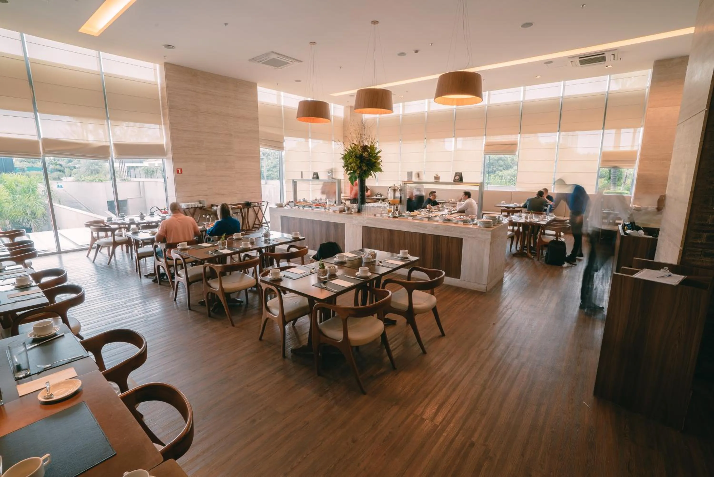 Restaurant/places to eat in Square Design Hotel