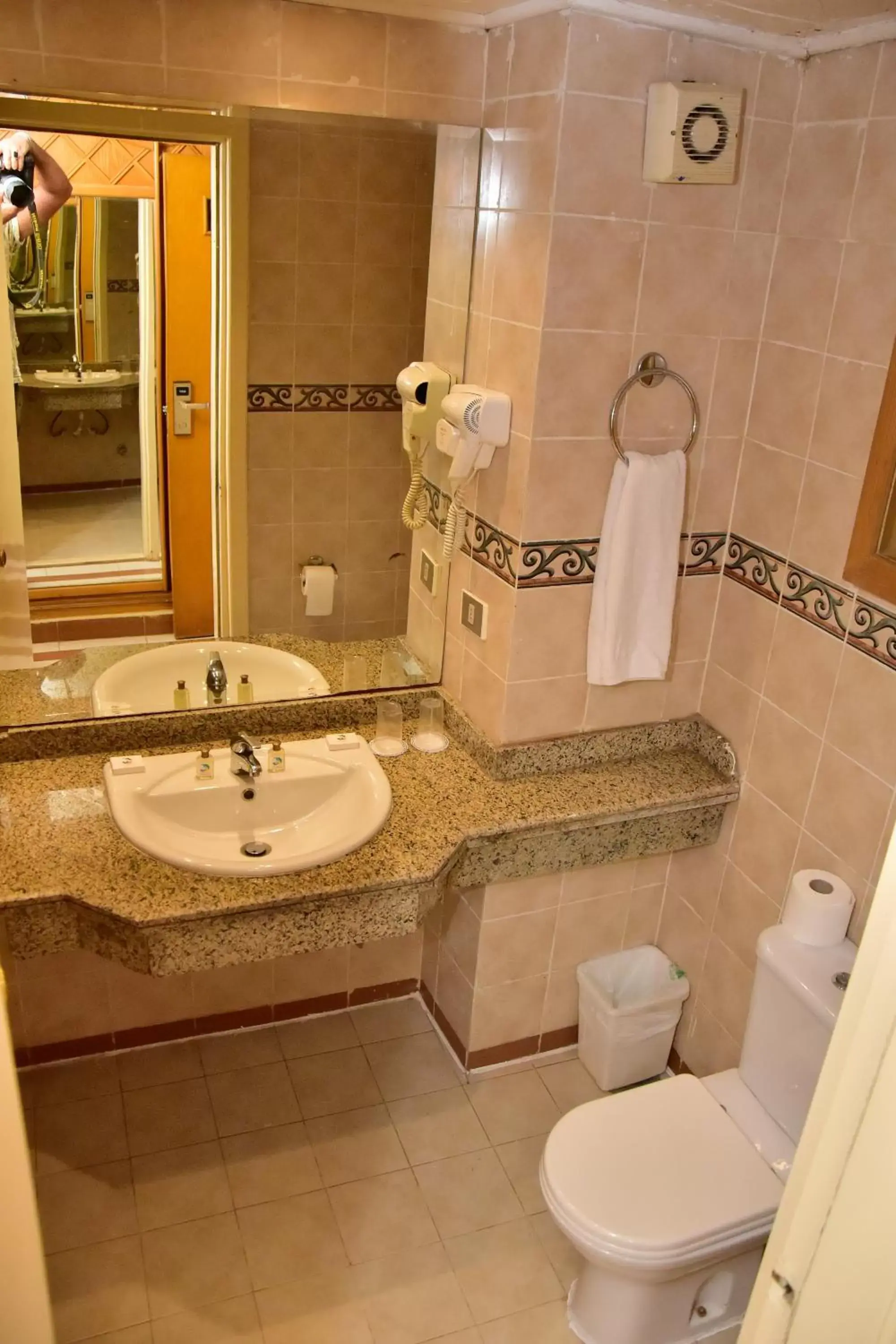 Shower, Bathroom in Dive Inn Resort