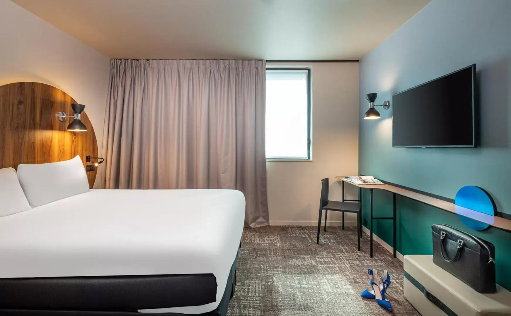 Bedroom, Bed in ibis Styles Paris Meteor Avenue d'Italie