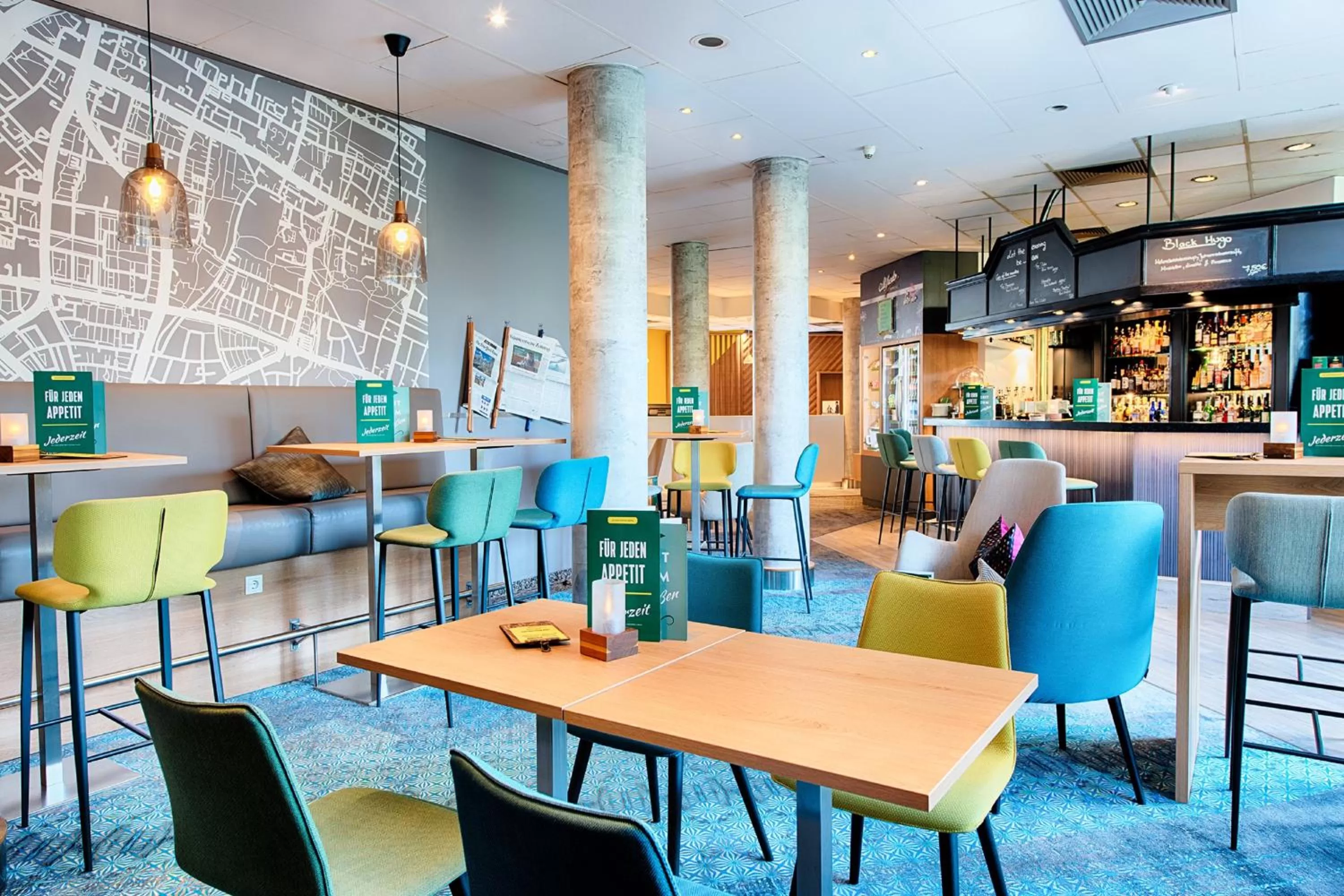 Lounge or bar in Holiday Inn Munich - South by IHG