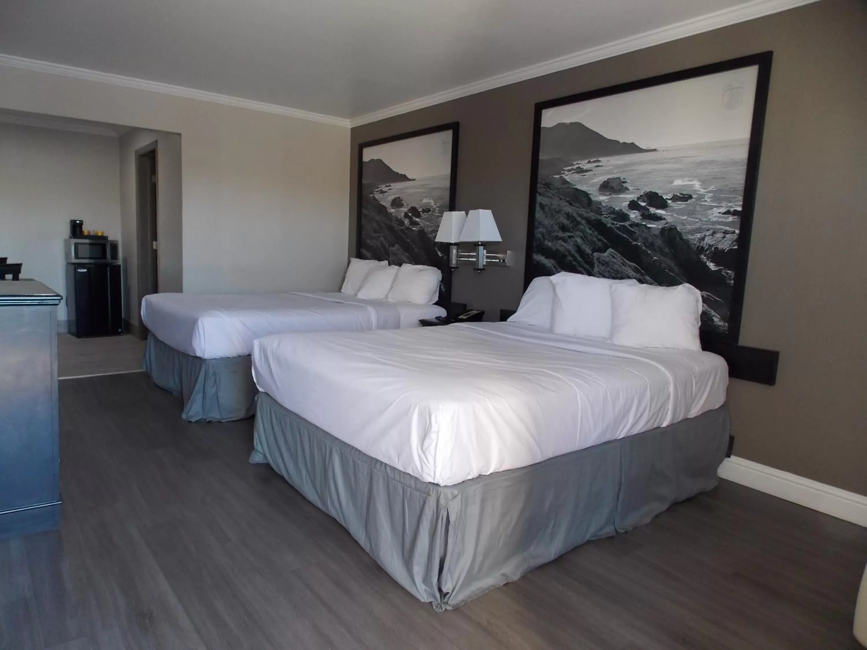 Bed in Super 8 by Wyndham Santa Cruz Beach Bed in Super 8 by Wyndham Santa Cruz Beach