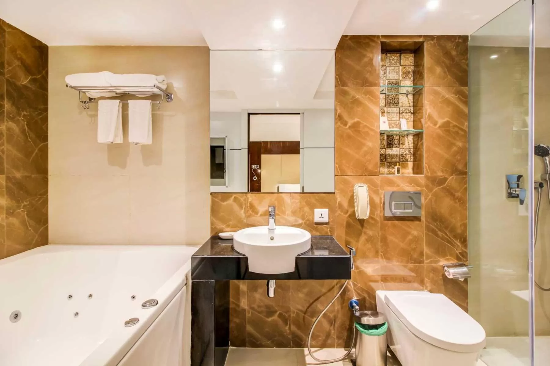 Shower in Ramee Techome