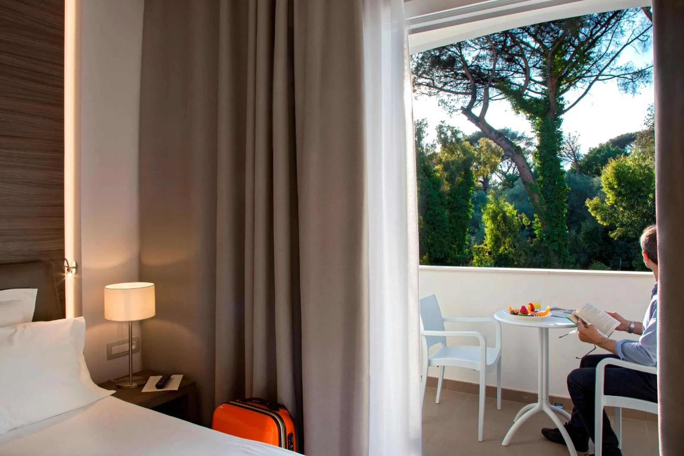 Balcony/Terrace, Bed in Hotel Marad