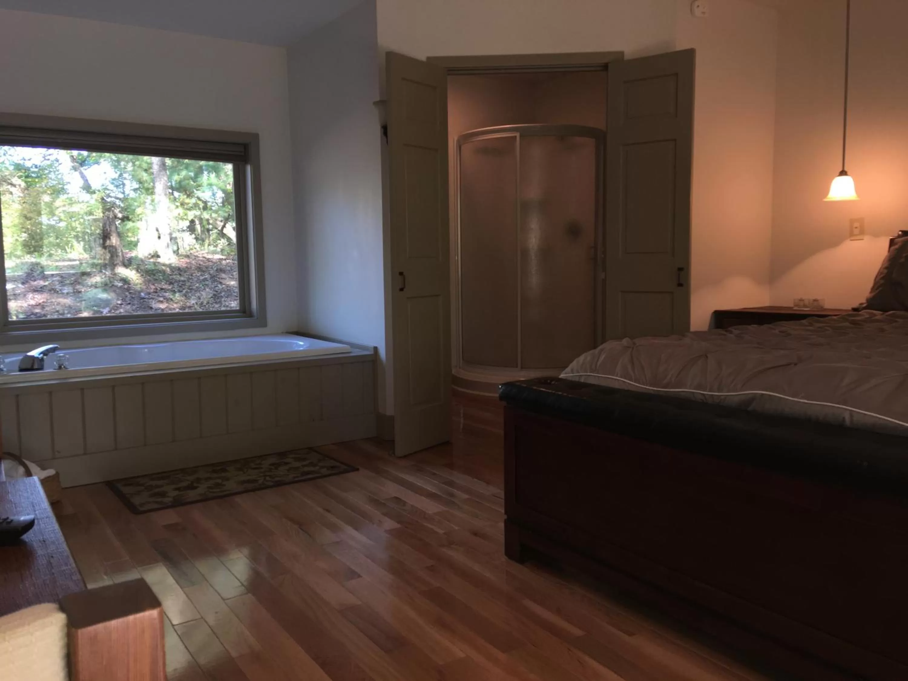 Bed in River House Inn