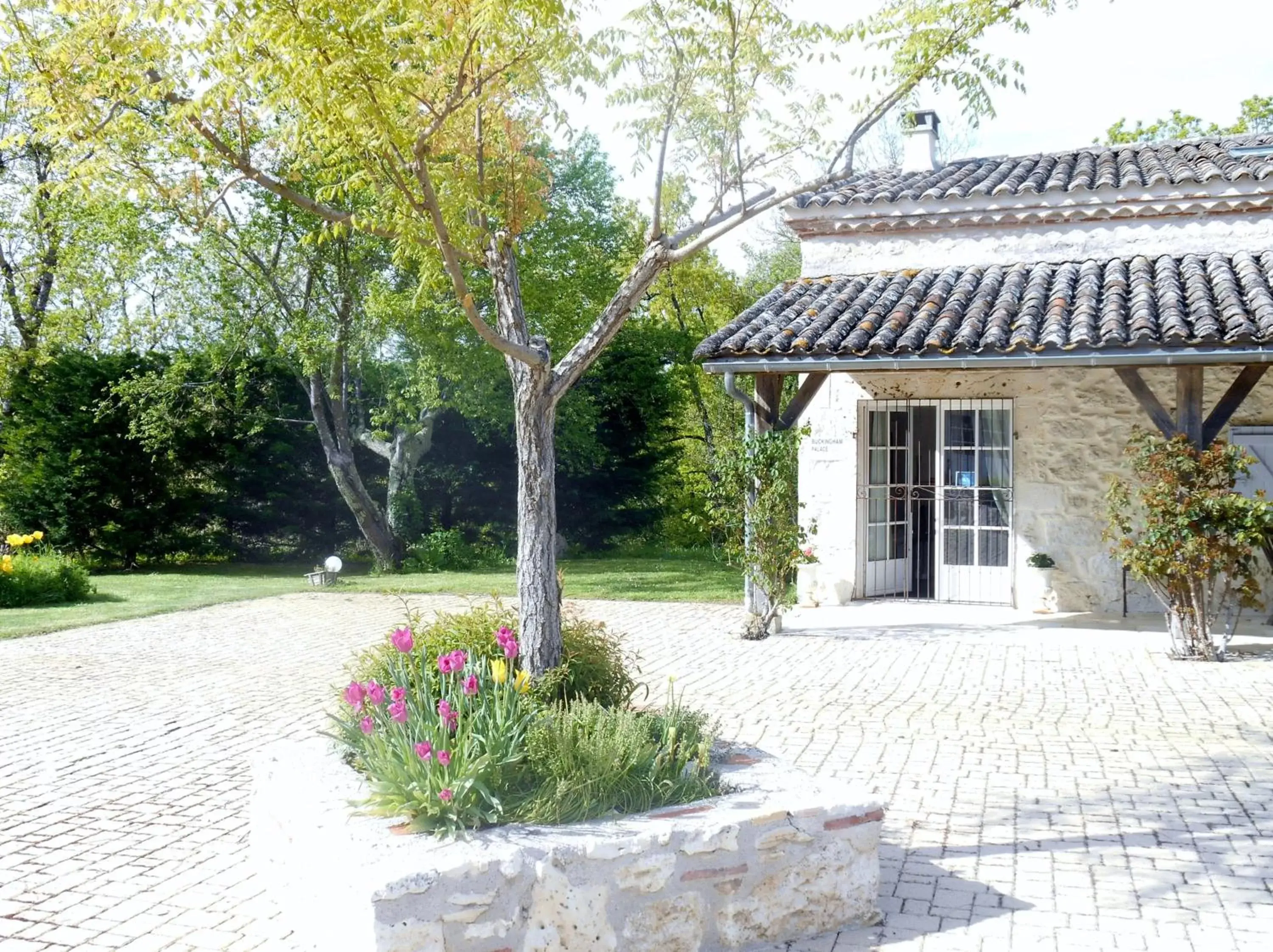 Facade/entrance, Property Building in Le Colombier