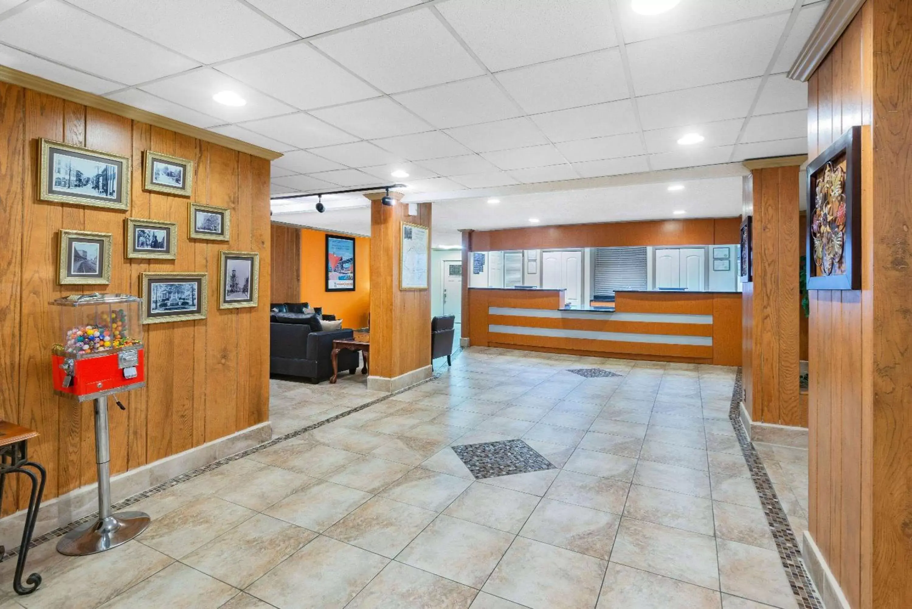 Lobby or reception in Howard Johnson by Wyndham Staunton Lobby or reception in Howard Johnson by Wyndham Staunton