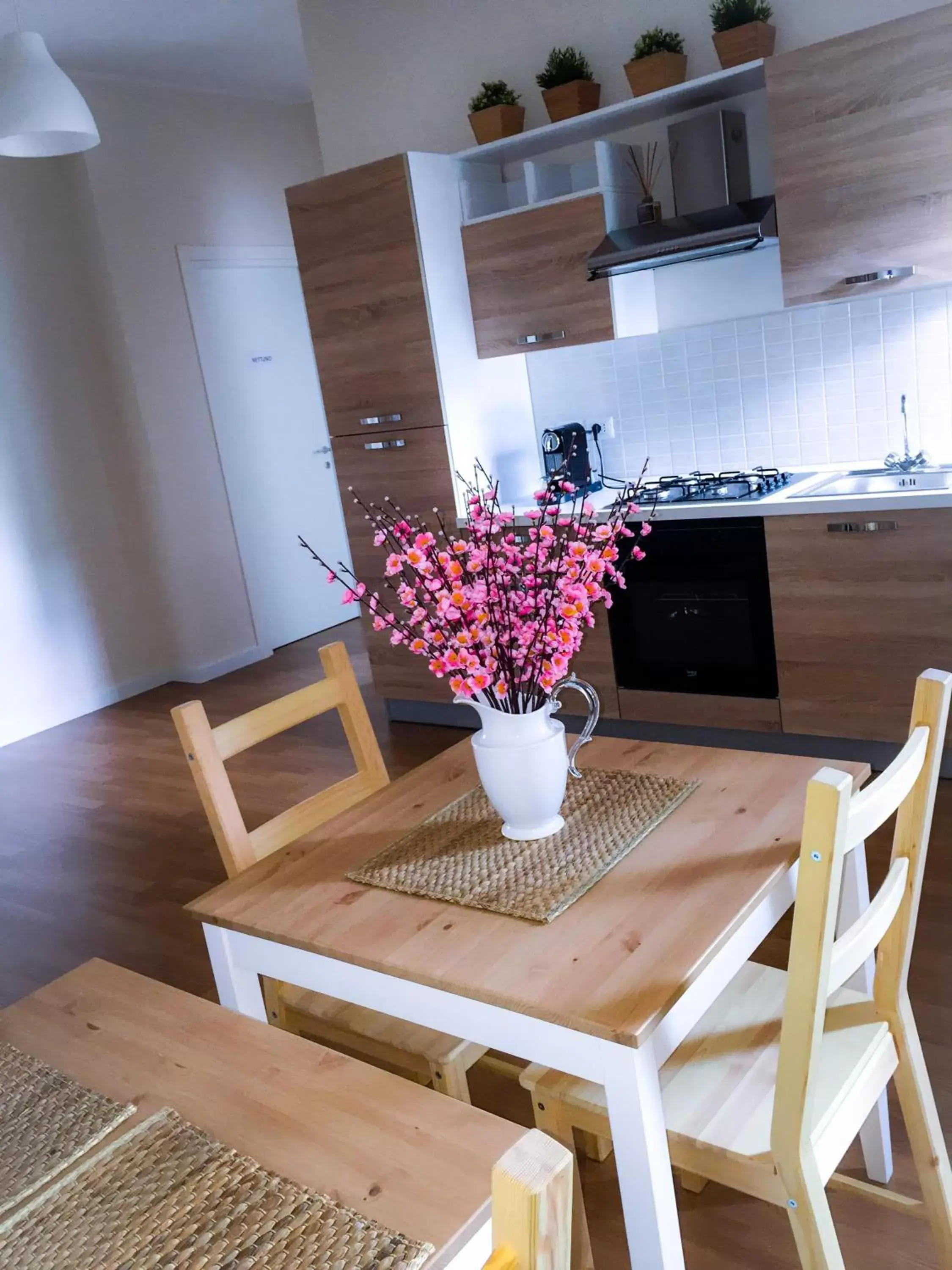 Communal kitchen, Dining Area in B&B Policlinico Gaspare Rodolico