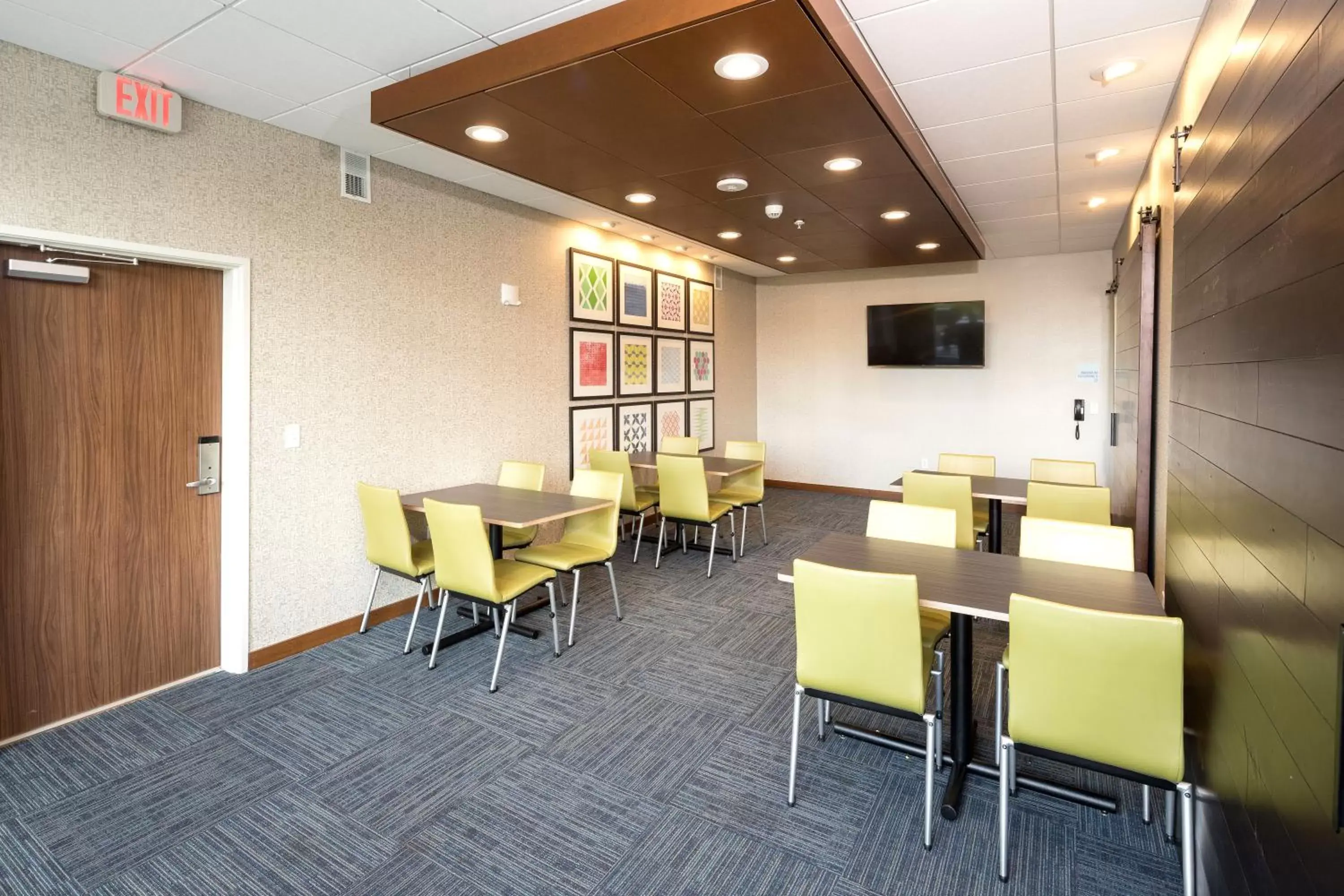Meeting/conference room, Restaurant/Places to Eat in Holiday Inn Express & Suites - Kalamazoo West, an IHG Hotel