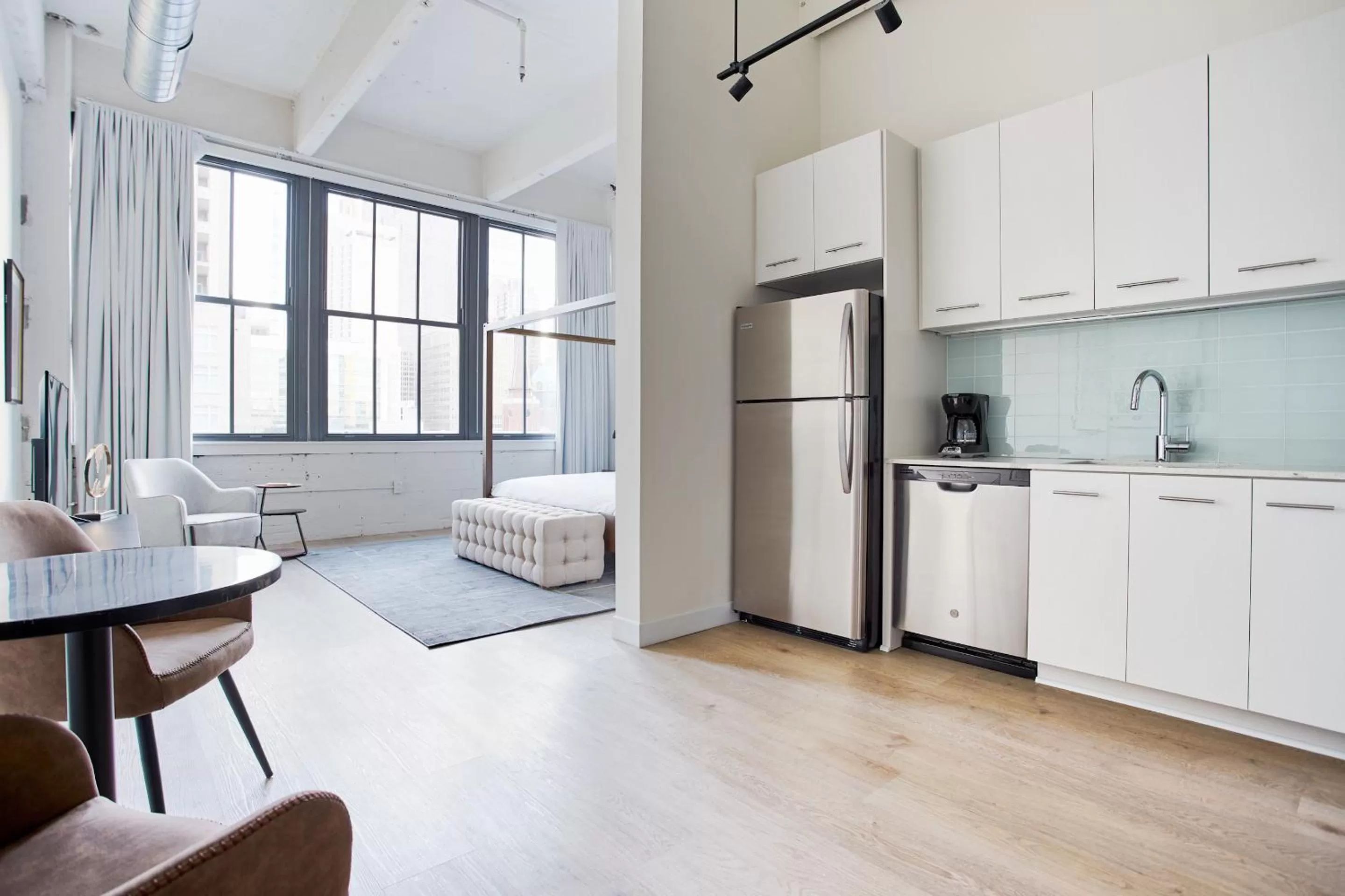 Living room, Bathroom in Sonder at Sixteen Hundred