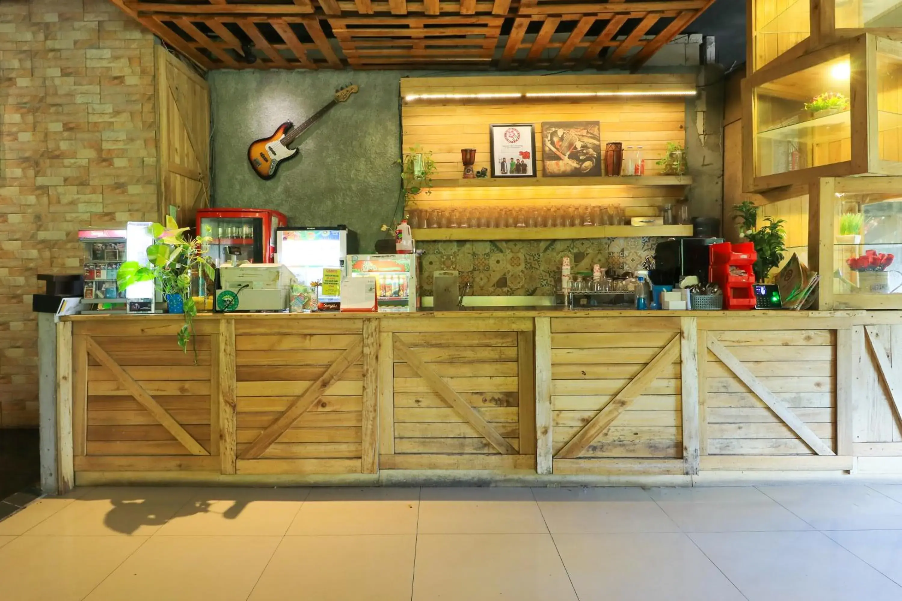 Food and drinks in Labuana Homestay & Cafe Garden by ZUZU