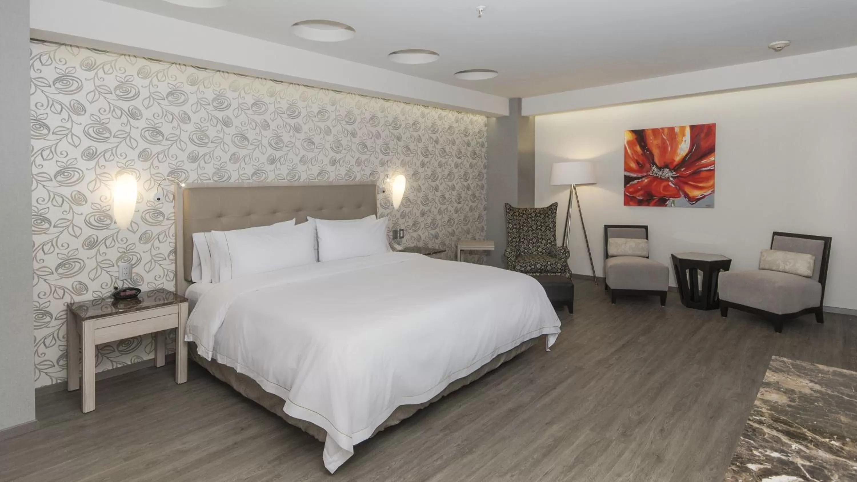 Photo of the whole room, Bed in Holiday Inn Express Mexico- Toreo by IHG